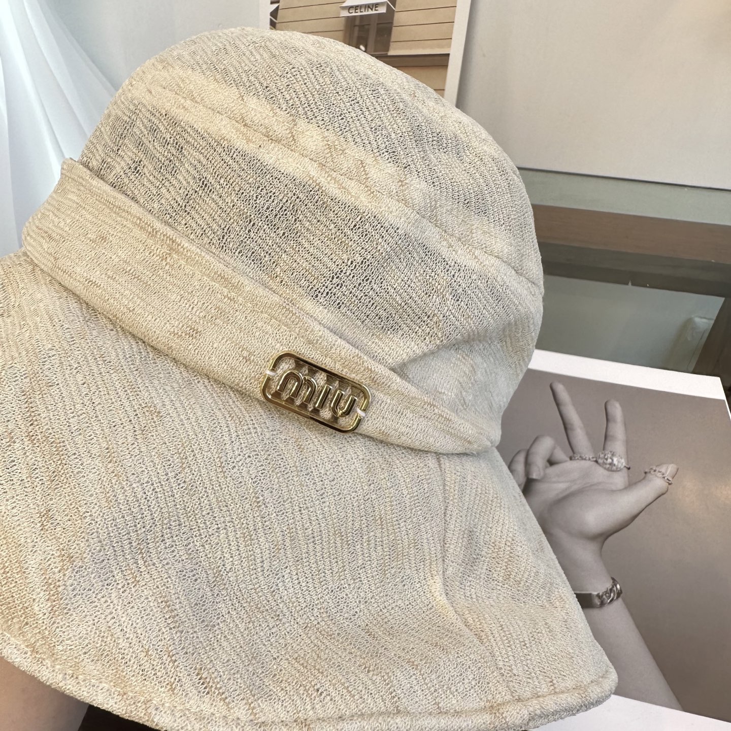 Miu Miu 缪缪miumiu 渔夫帽 让兼顾 和遮阳的简约出游拍照 拗造型 敲显脸小