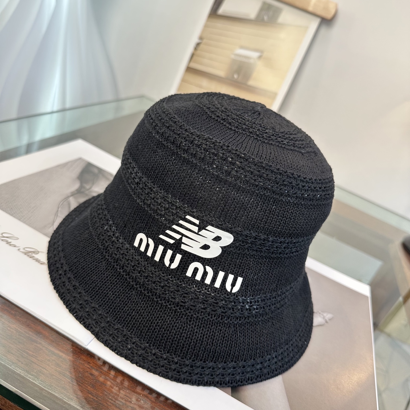 缪缪miumiu渔夫帽 让兼顾时尚和遮阳的简约桶帽出游拍照📷拗造型必备敲显脸小