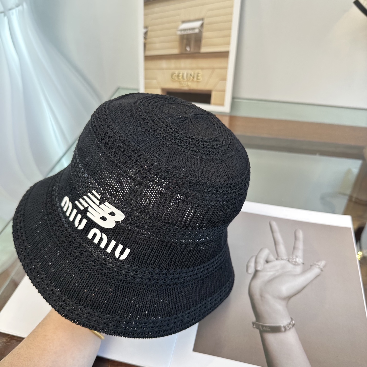 缪缪miumiu渔夫帽 让兼顾时尚和遮阳的简约桶帽出游拍照📷拗造型必备敲显脸小