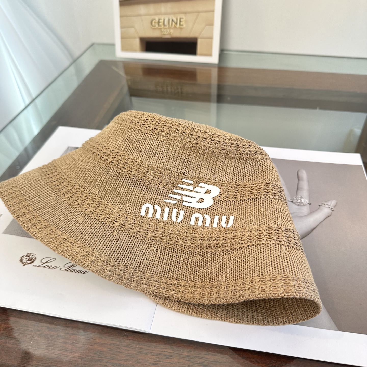 缪缪miumiu渔夫帽 让兼顾时尚和遮阳的简约桶帽出游拍照📷拗造型必备敲显脸小