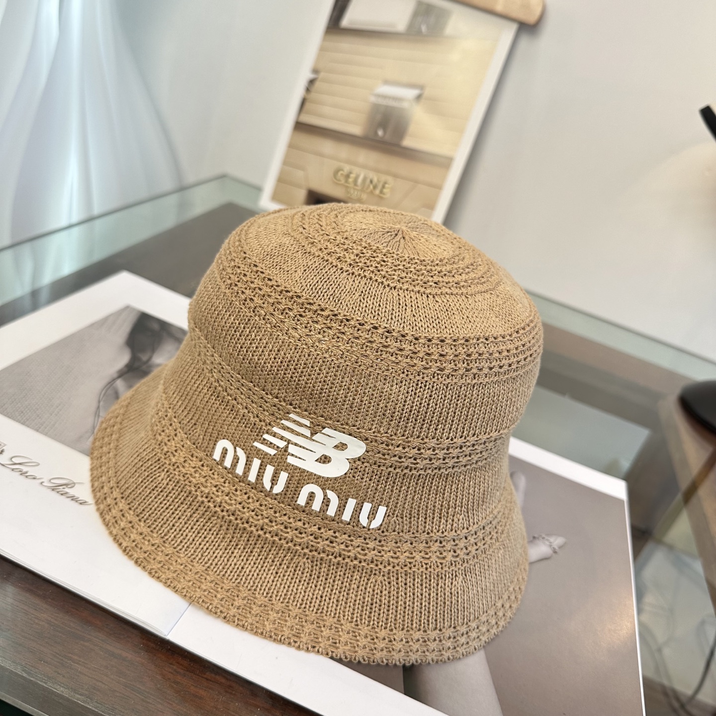 缪缪miumiu渔夫帽 让兼顾时尚和遮阳的简约桶帽出游拍照📷拗造型必备敲显脸小
