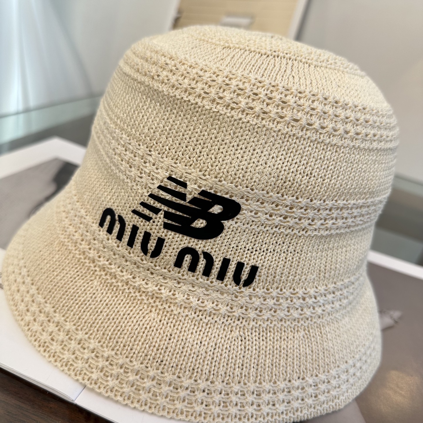 缪缪miumiu渔夫帽 让兼顾时尚和遮阳的简约桶帽出游拍照📷拗造型必备敲显脸小
