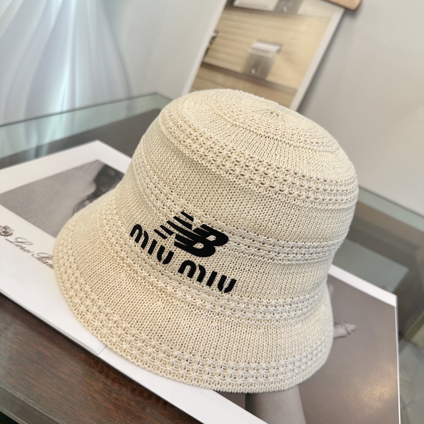 缪缪miumiu渔夫帽 让兼顾时尚和遮阳的简约桶帽出游拍照📷拗造型必备敲显脸小