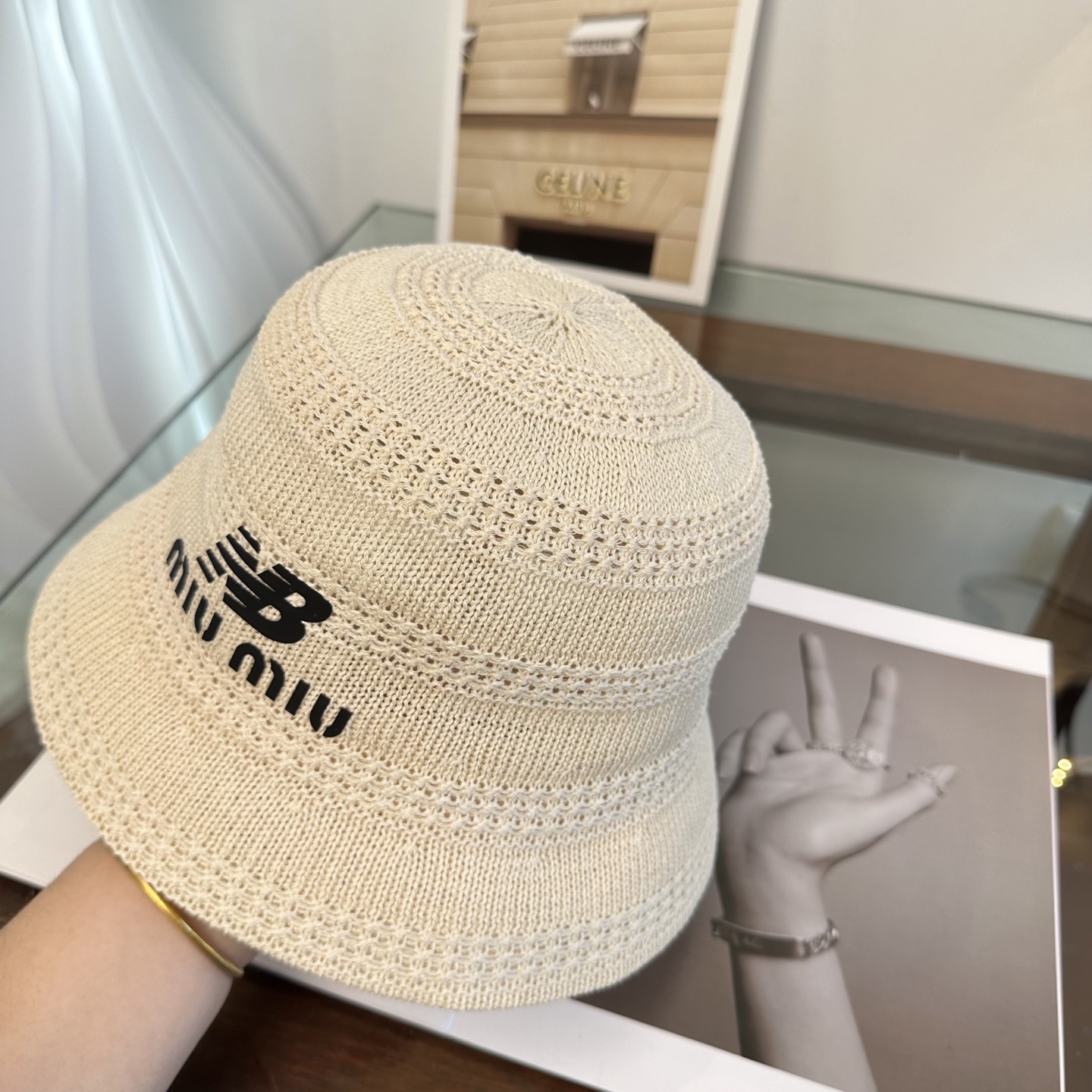 缪缪miumiu渔夫帽 让兼顾时尚和遮阳的简约桶帽出游拍照📷拗造型必备敲显脸小