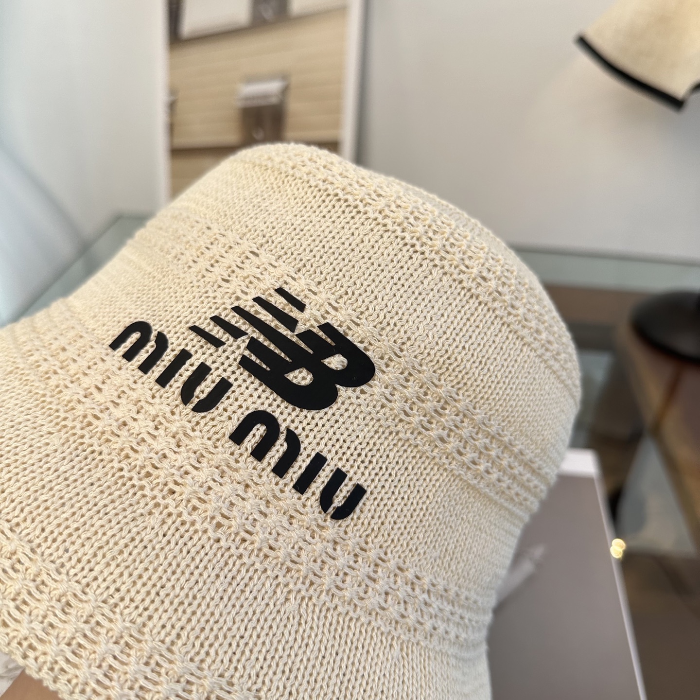 缪缪miumiu渔夫帽 让兼顾时尚和遮阳的简约桶帽出游拍照📷拗造型必备敲显脸小