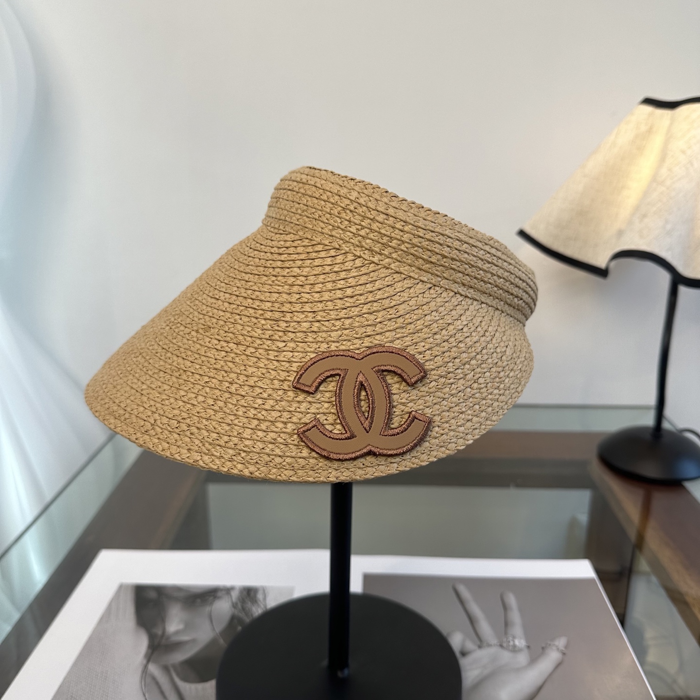 Chanel 香奶奶家，2026春夏新款细辩空顶帽，超甜超乖的小空顶🔝，细节和质感都拿捏得很完美！缤纷整