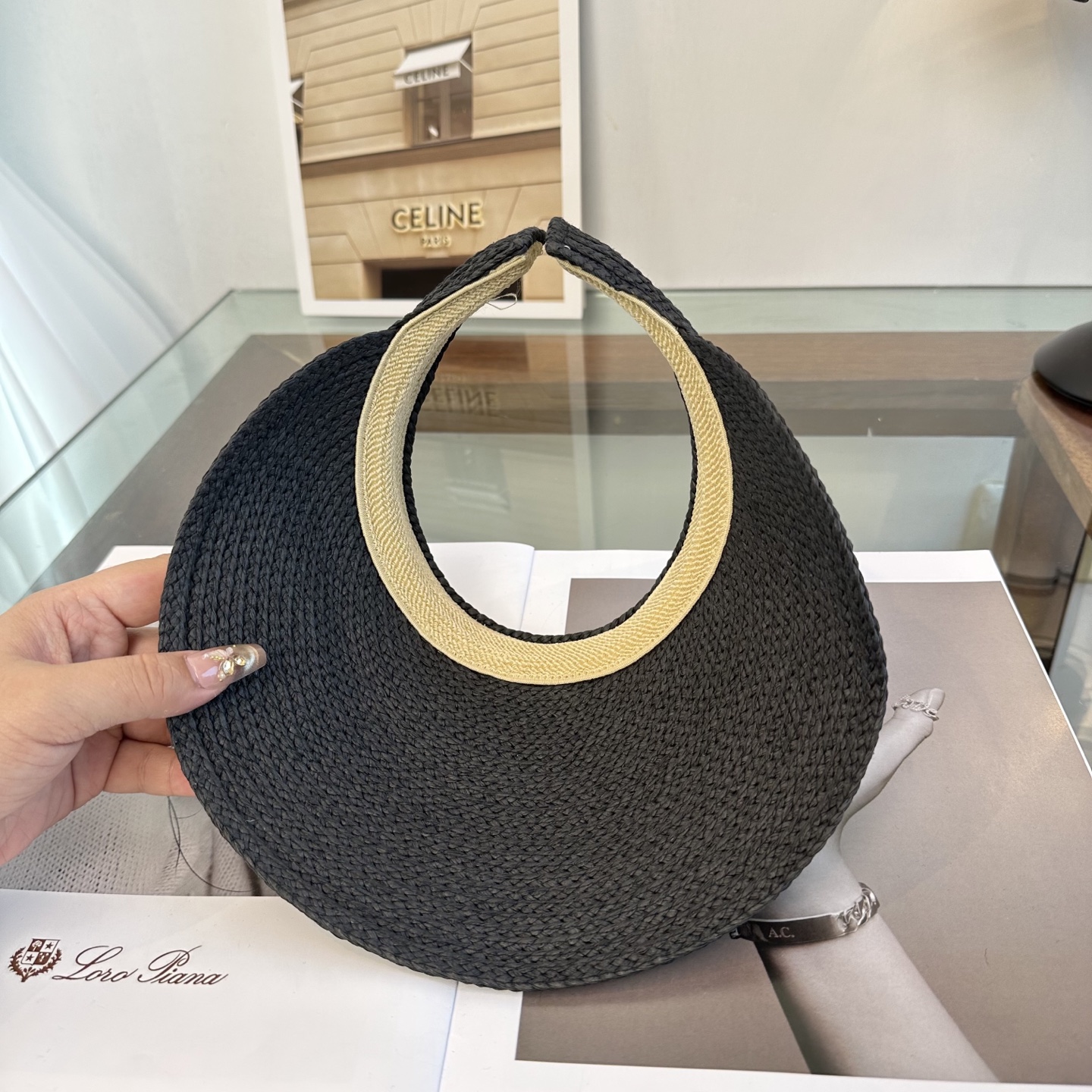Chanel 香奶奶家，2026春夏新款细辩空顶帽，超甜超乖的小空顶🔝，细节和质感都拿捏得很完美！缤纷整
