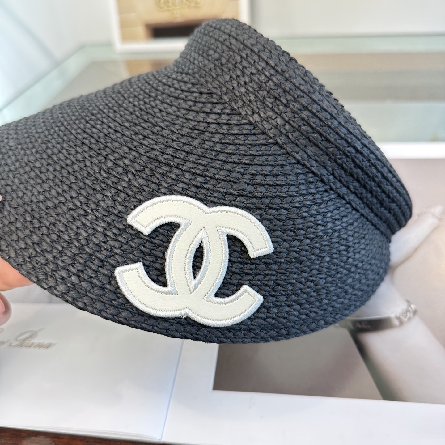 Chanel 香奶奶家，2026春夏新款细辩空顶帽，超甜超乖的小空顶🔝，细节和质感都拿捏得很完美！缤纷整