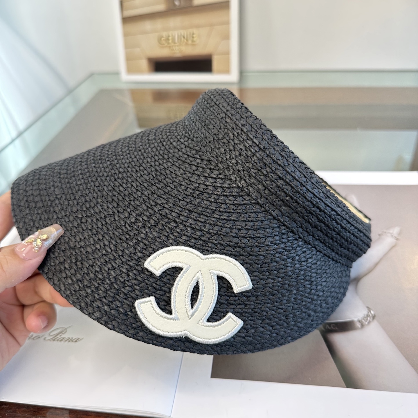 Chanel 香奶奶家，2026春夏新款细辩空顶帽，超甜超乖的小空顶🔝，细节和质感都拿捏得很完美！缤纷整