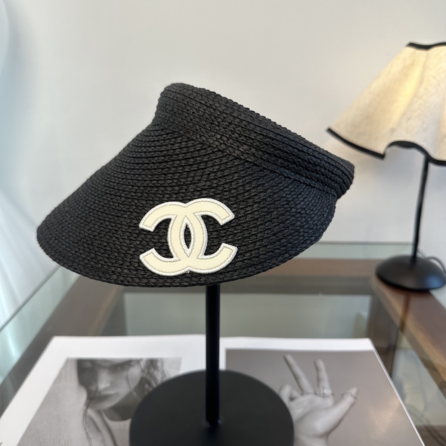 Chanel 香奶奶家，2026春夏新款细辩空顶帽，超甜超乖的小空顶🔝，细节和质感都拿捏得很完美！缤纷整