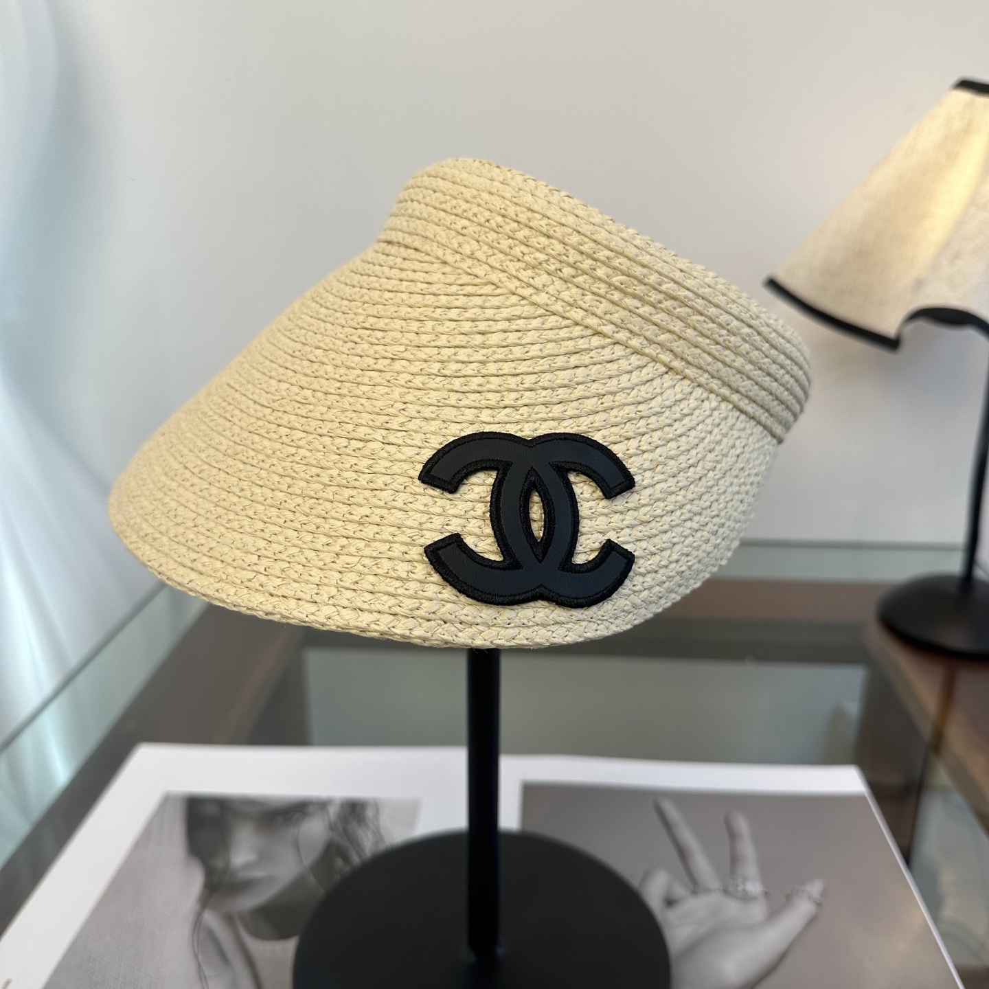Chanel 香奶奶家，2026春夏新款细辩空顶帽，超甜超乖的小空顶🔝，细节和质感都拿捏得很完美！缤纷整