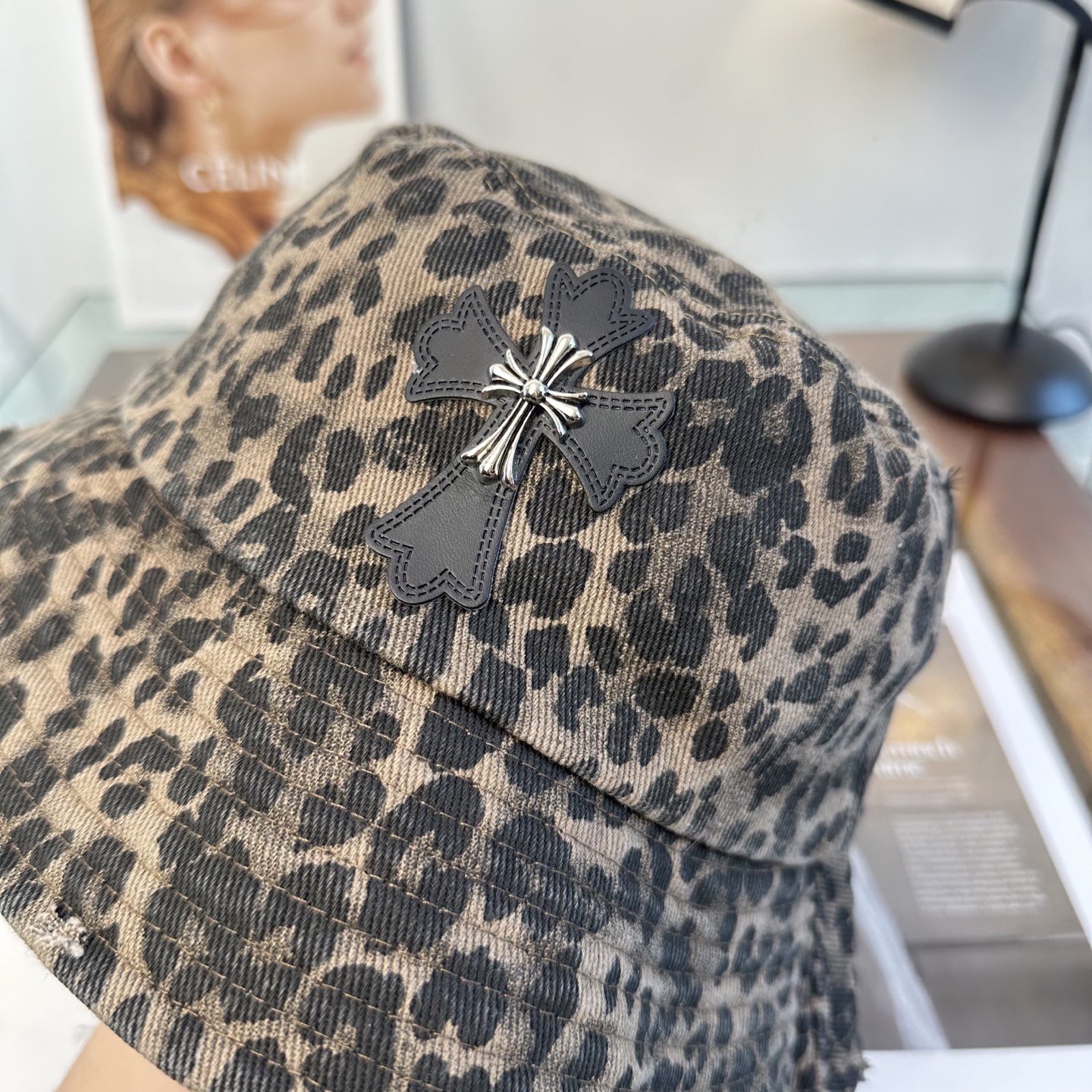 Chrome Hearts 克罗心豹纹 拼皮十字架 渔夫帽，男女同款。