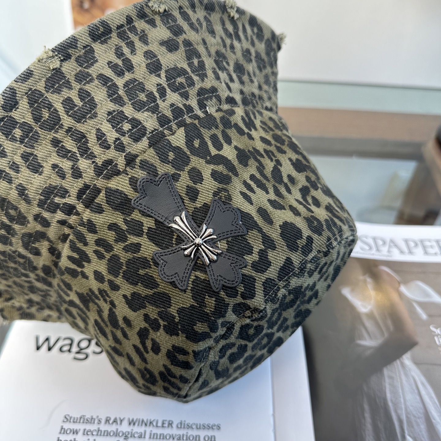 Chrome Hearts 克罗心豹纹 拼皮十字架 渔夫帽，男女同款。