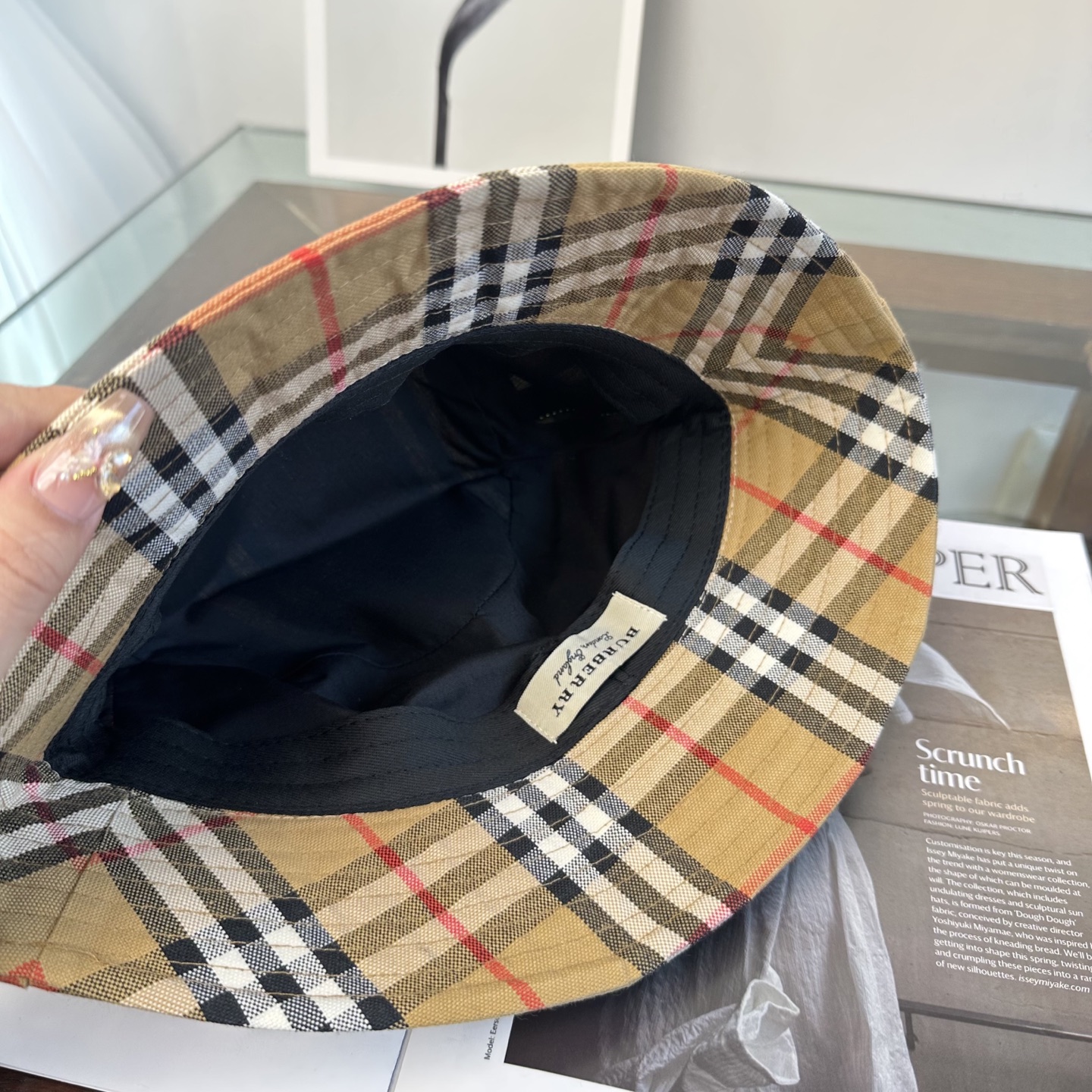 Burberry（巴宝莉）原单渔夫帽 专柜热卖款 轻盈透气。完美版型，对格精准无误，原厂品质，独家实物拍