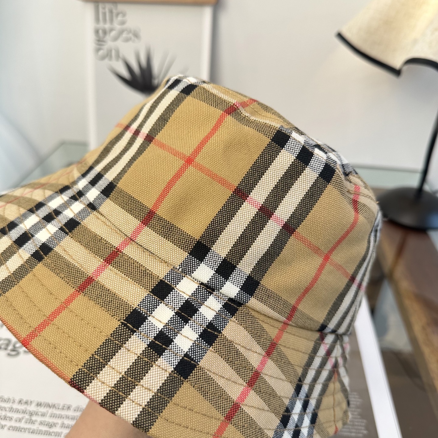 Burberry（巴宝莉）原单渔夫帽 专柜热卖款 轻盈透气。完美版型，对格精准无误，原厂品质，独家实物拍