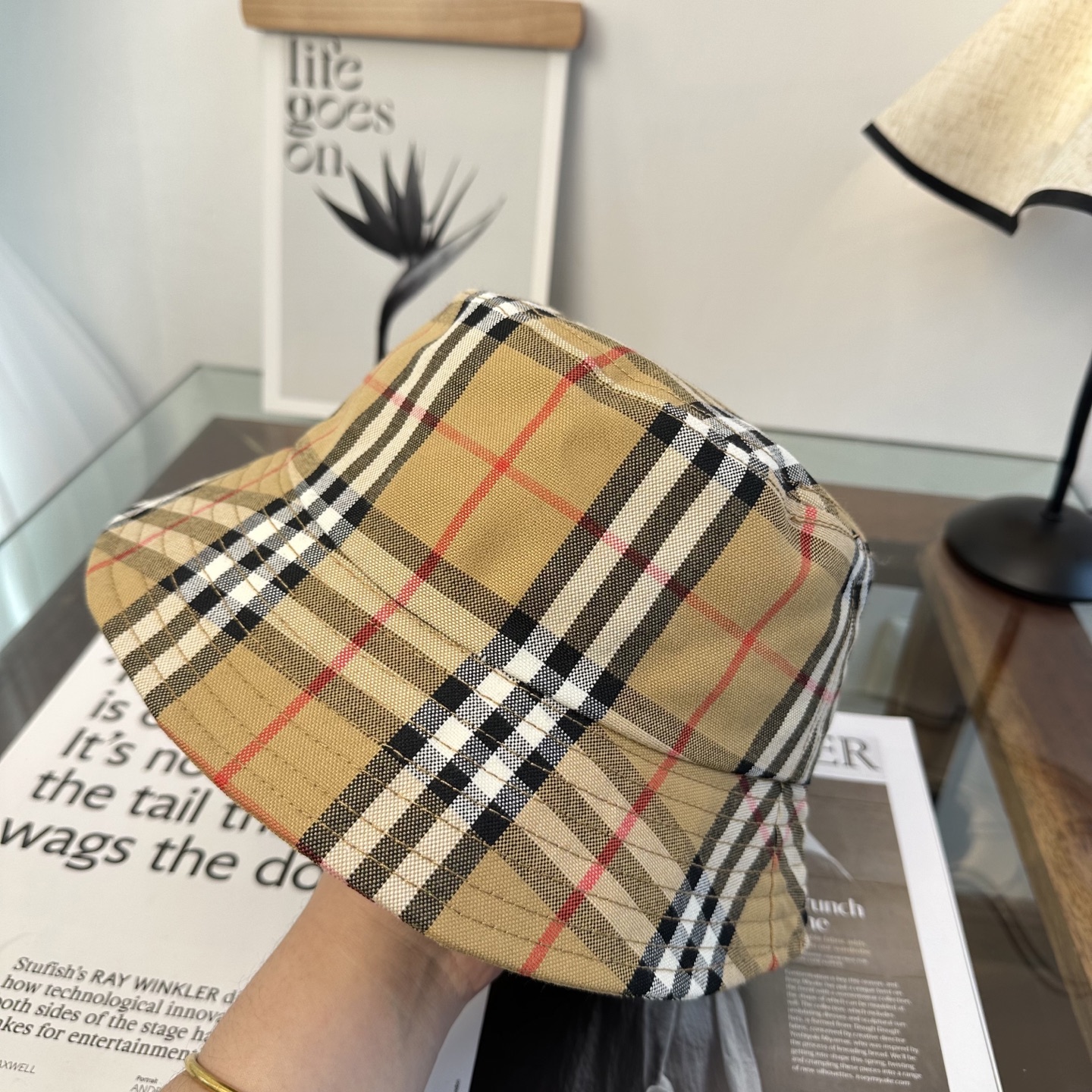 Burberry（巴宝莉）原单渔夫帽 专柜热卖款 轻盈透气。完美版型，对格精准无误，原厂品质，独家实物拍