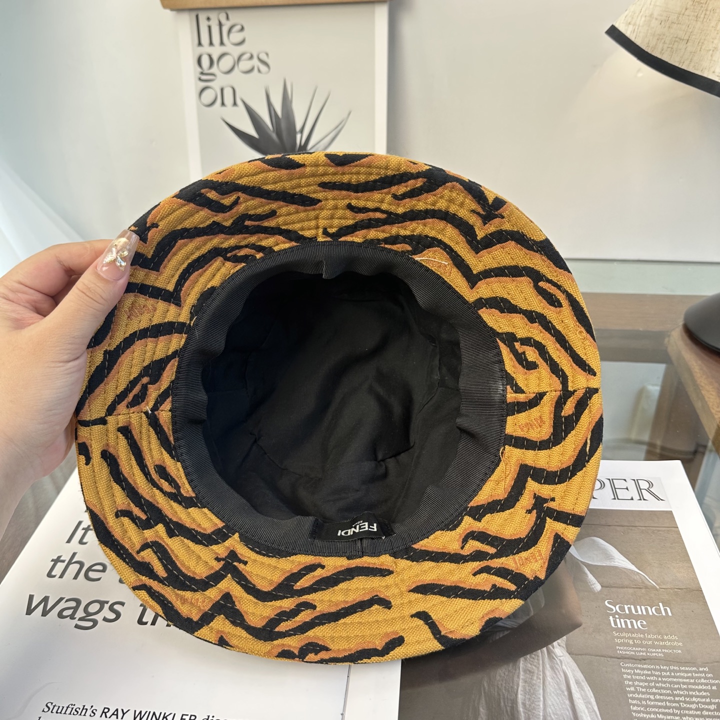 Fendi FEND芬迪 渔夫帽 款 轻盈透气。完美版型，对格精准无误， 品质，独家 摄，男女适用