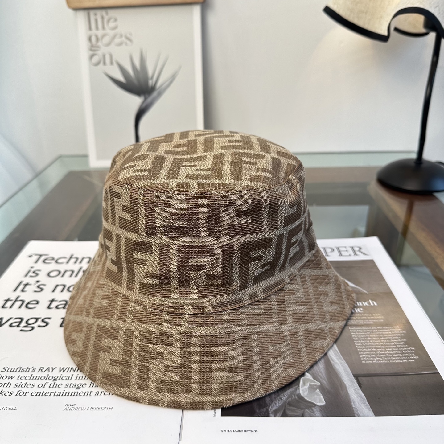 Fendi FEND芬迪 渔夫帽 款 轻盈透气。完美版型，对格精准无误， 品质，独家 摄，男女适用