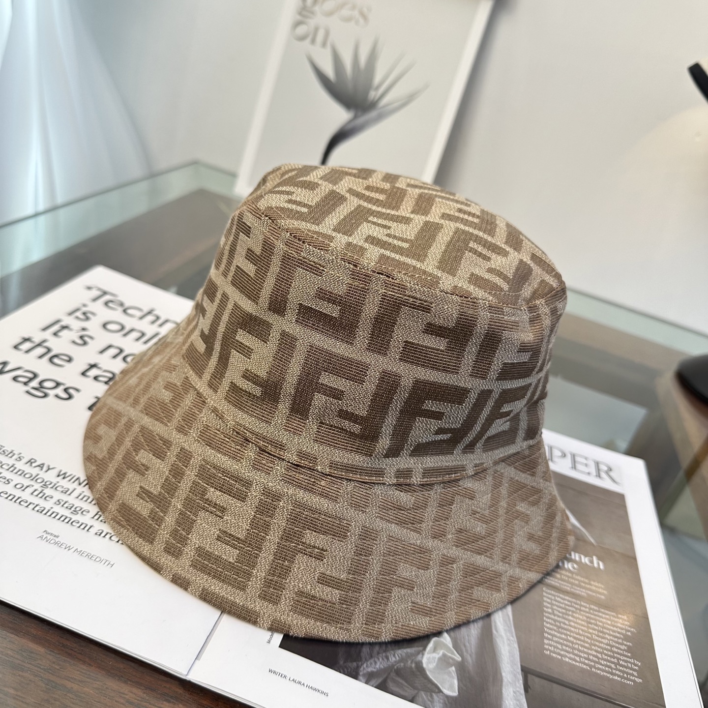 Fendi FEND芬迪 渔夫帽 款 轻盈透气。完美版型，对格精准无误， 品质，独家 摄，男女适用