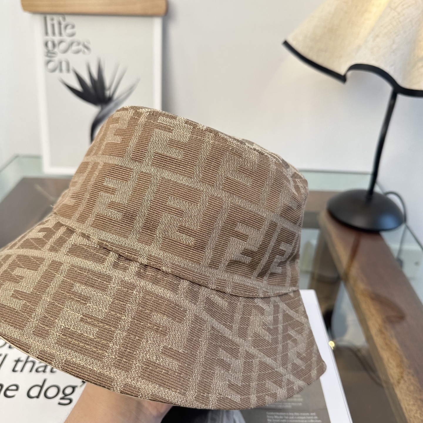 Fendi FEND芬迪 渔夫帽 款 轻盈透气。完美版型，对格精准无误， 品质，独家 摄，男女适用