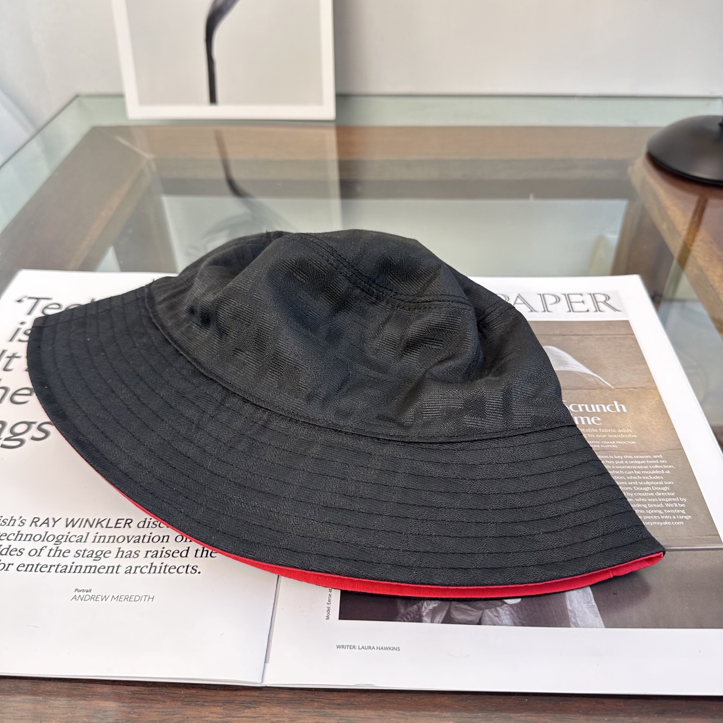 Fendi FEND芬迪 渔夫帽 款 轻盈透气。完美版型，对格精准无误， 品质，独家 摄，男女适用