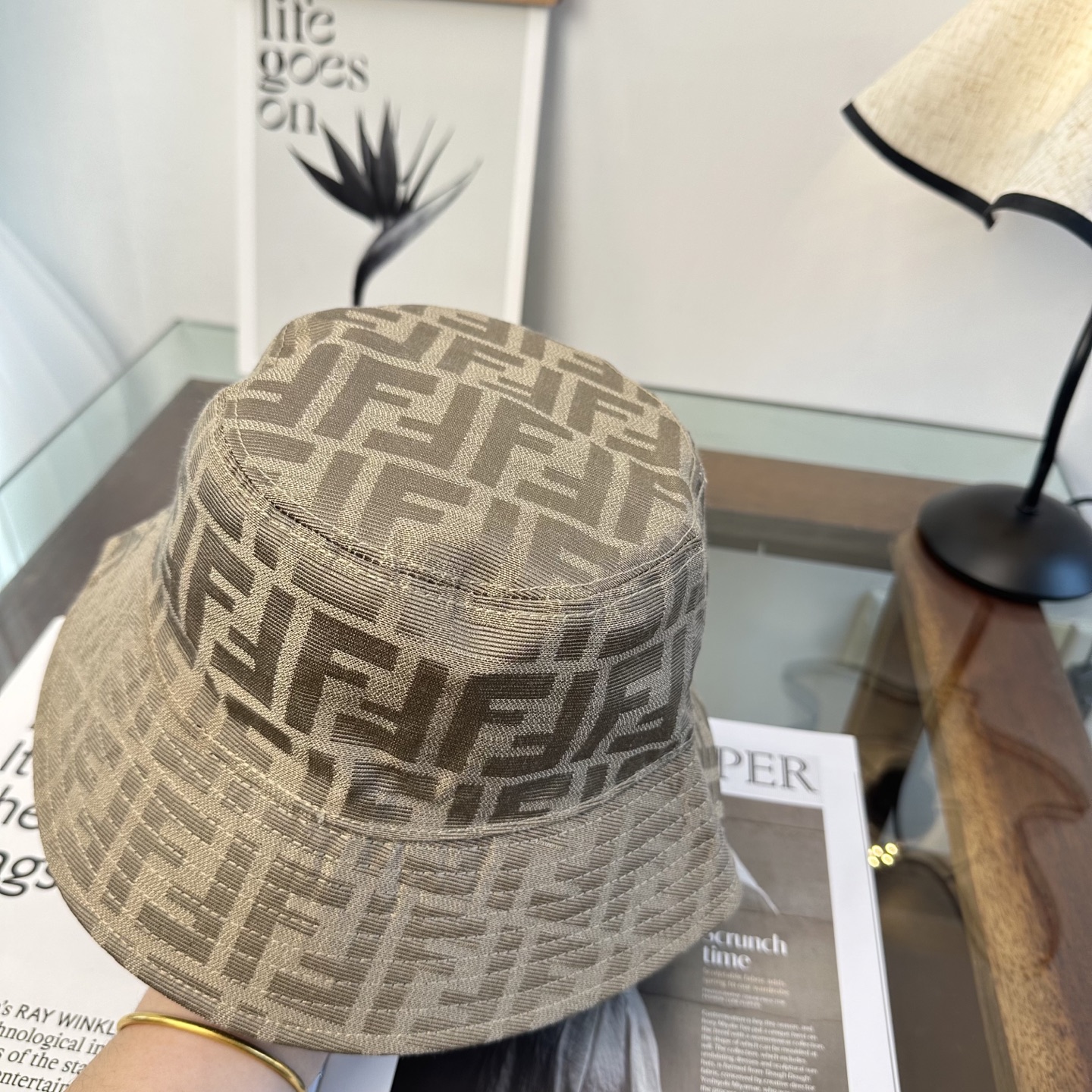 Fendi FEND芬迪 渔夫帽 款 轻盈透气。完美版型，对格精准无误， 品质，独家 摄，男女适用