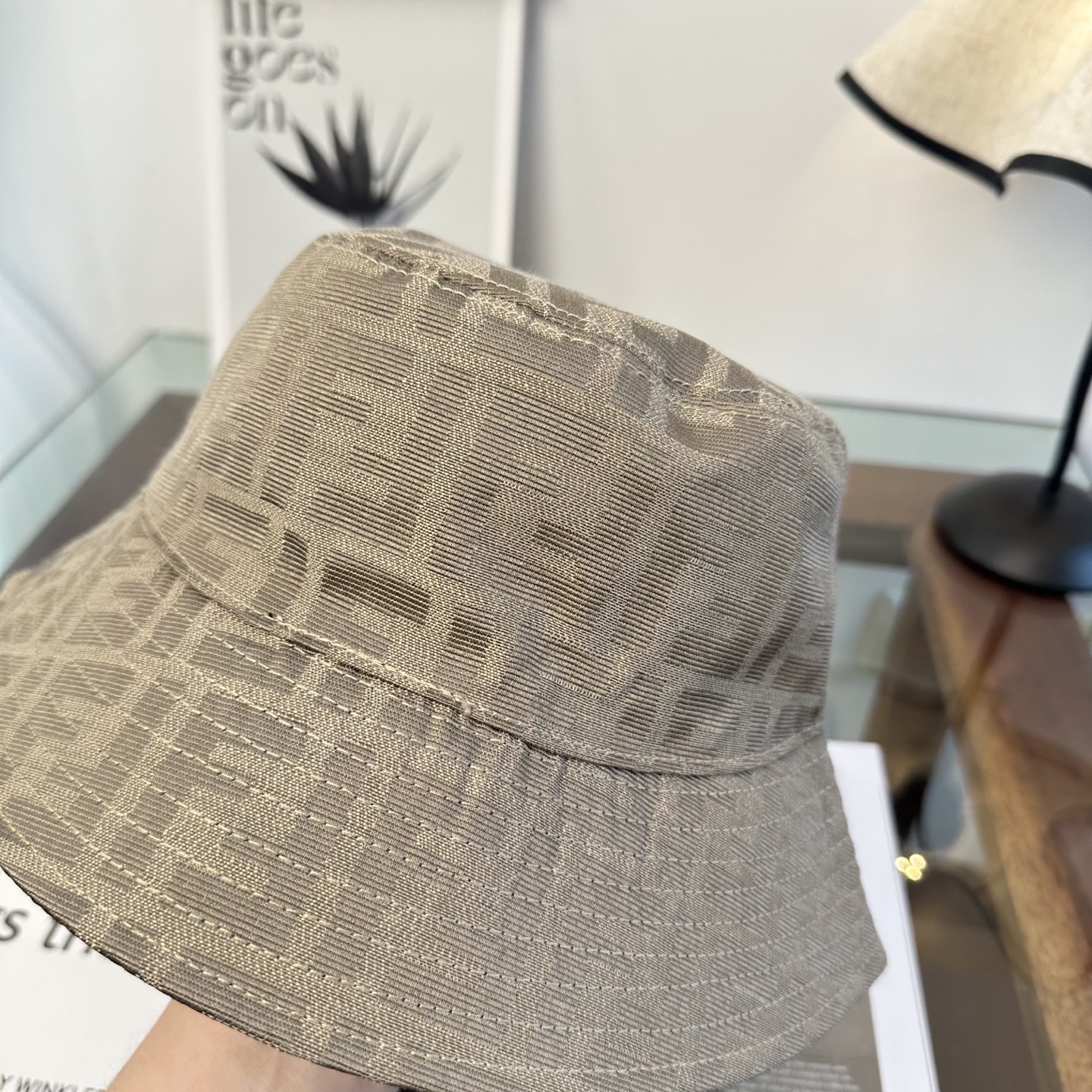 Fendi FEND芬迪 渔夫帽 款 轻盈透气。完美版型，对格精准无误， 品质，独家 摄，男女适用