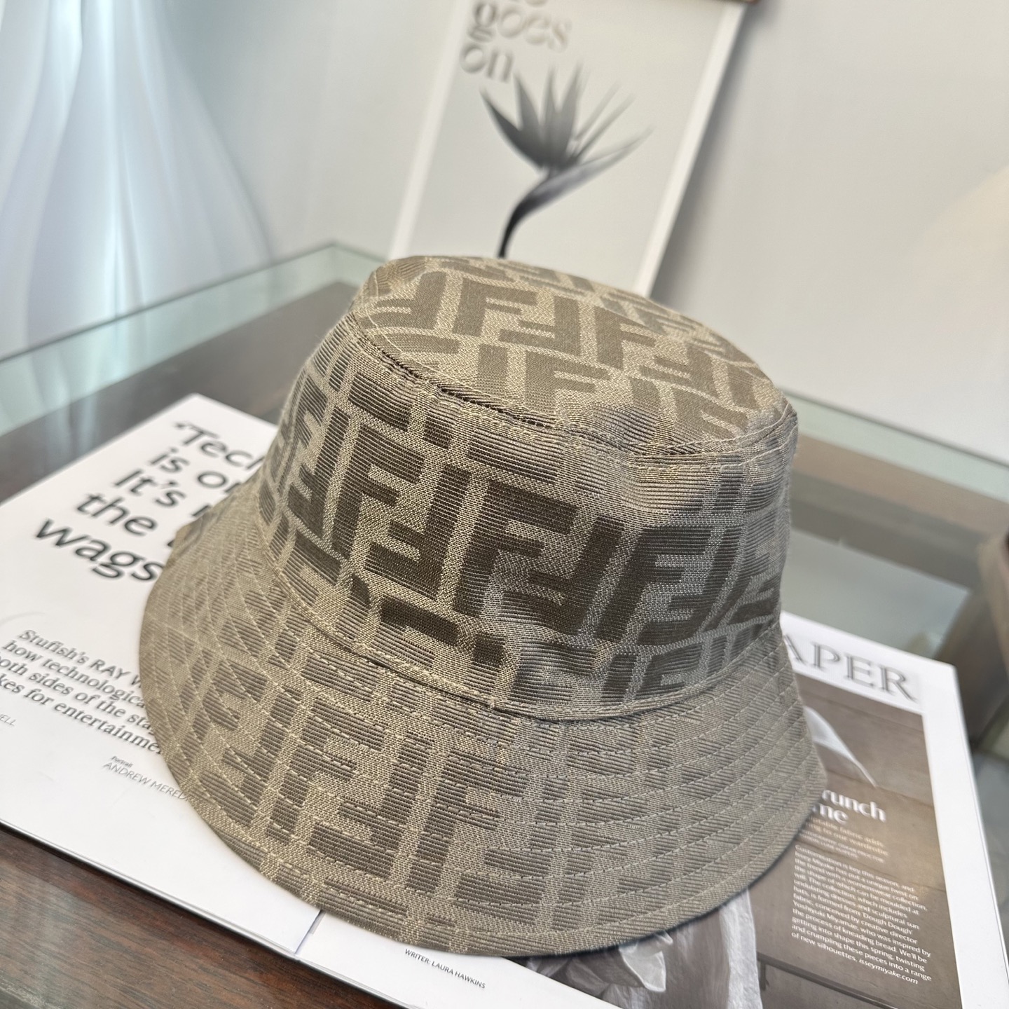 Fendi FEND芬迪 渔夫帽 款 轻盈透气。完美版型，对格精准无误， 品质，独家 摄，男女适用