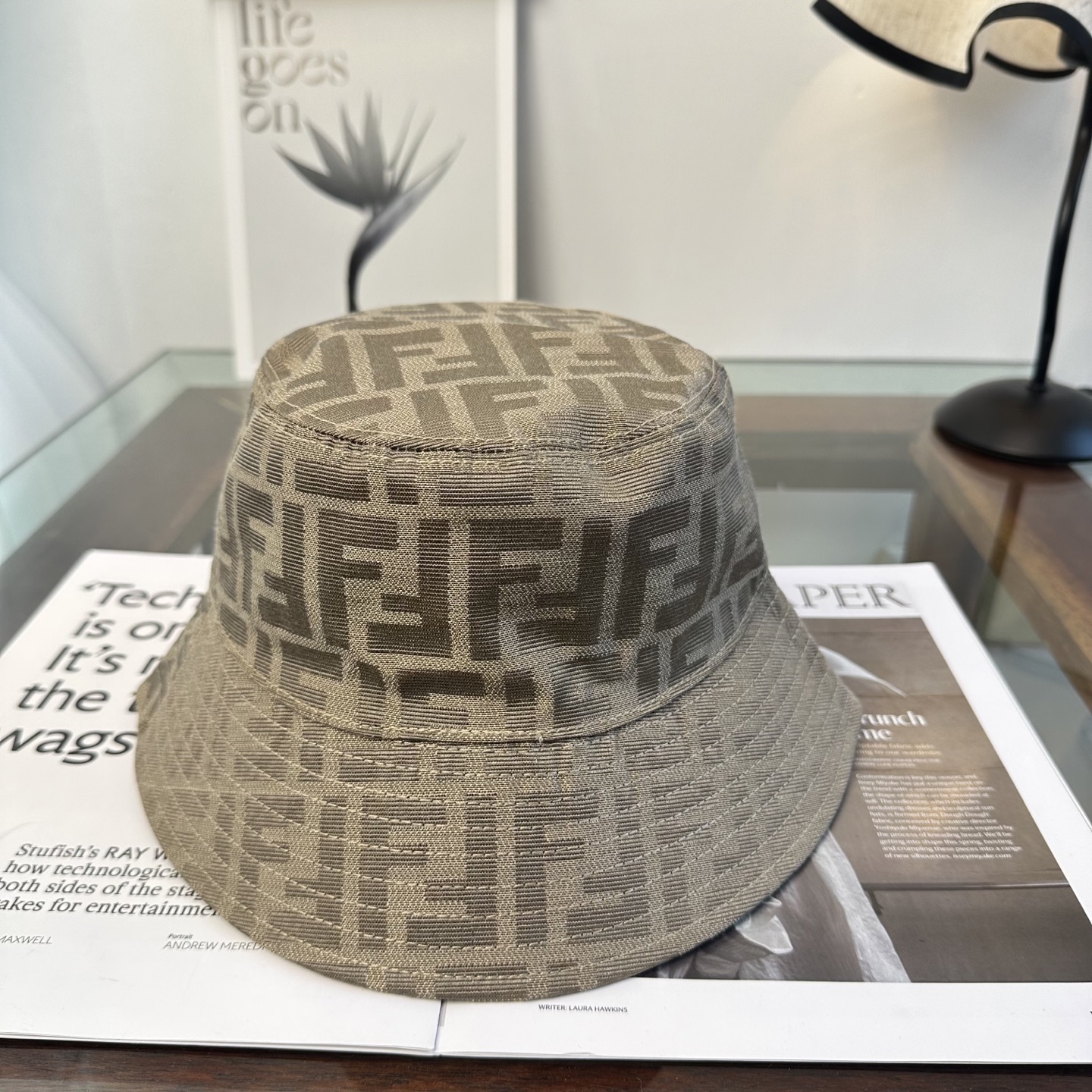 Fendi FEND芬迪 渔夫帽 款 轻盈透气。完美版型，对格精准无误， 品质，独家 摄，男女适用