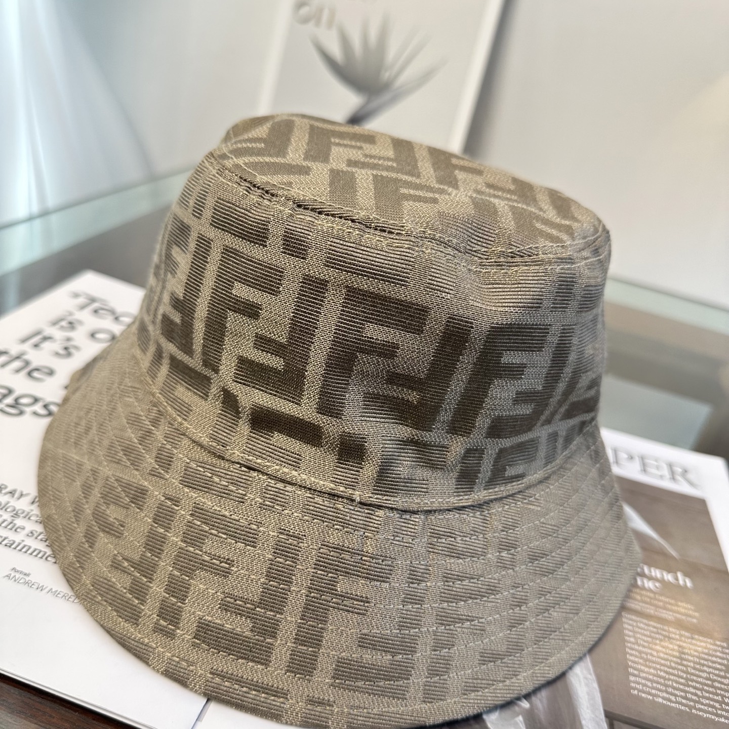 Fendi FEND芬迪 渔夫帽 款 轻盈透气。完美版型，对格精准无误， 品质，独家 摄，男女适用