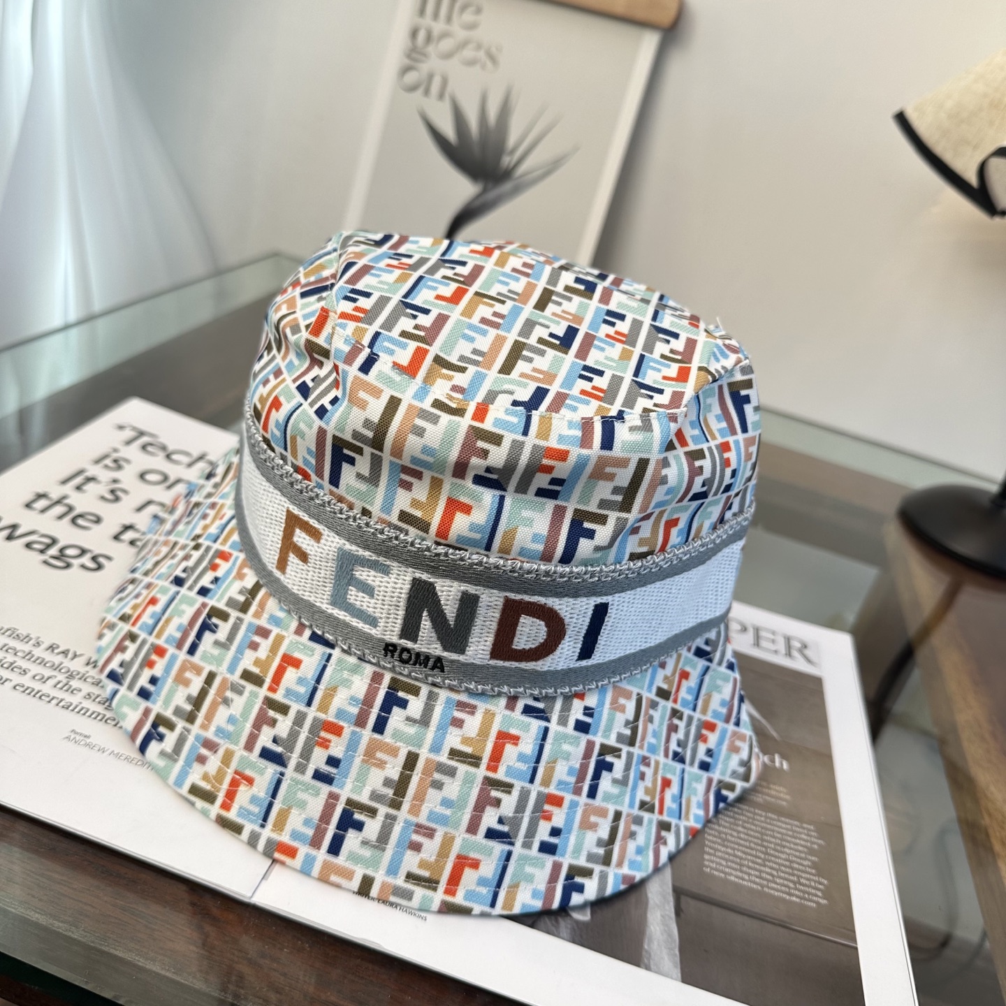 FEND芬迪 原单渔夫帽 专柜热卖款 轻盈透气。完美版型，对格精准无误，原厂品质，独家实物拍摄，男女适用