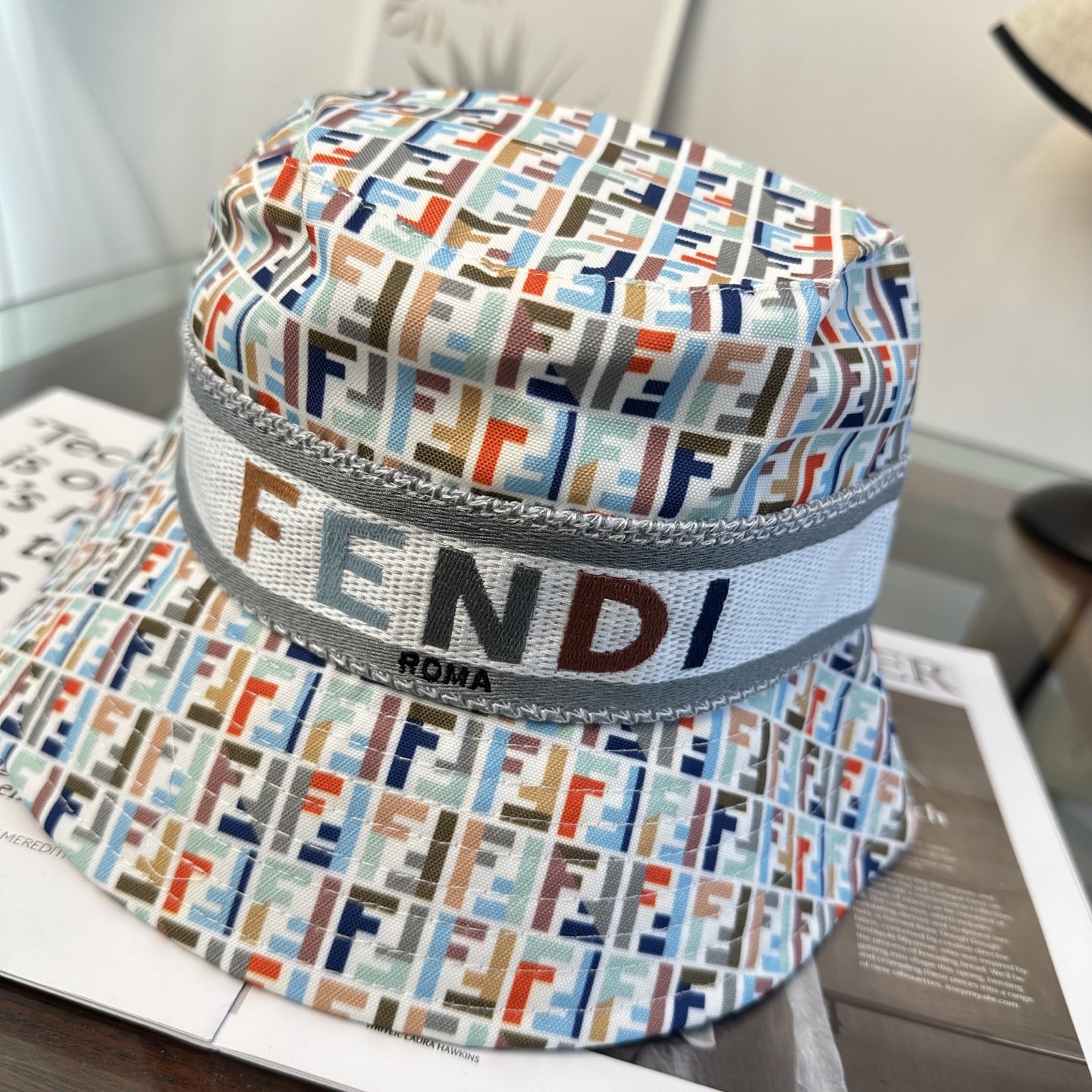 FEND芬迪 原单渔夫帽 专柜热卖款 轻盈透气。完美版型，对格精准无误，原厂品质，独家实物拍摄，男女适用