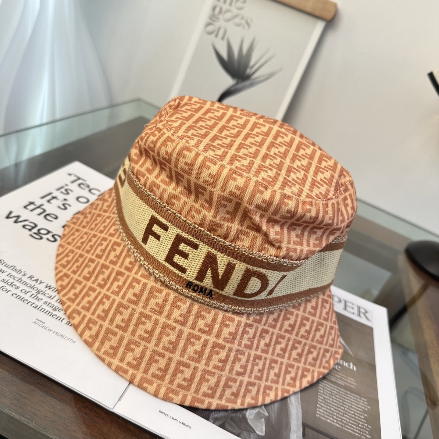 FEND芬迪 原单渔夫帽 专柜热卖款 轻盈透气。完美版型，对格精准无误，原厂品质，独家实物拍摄，男女适用