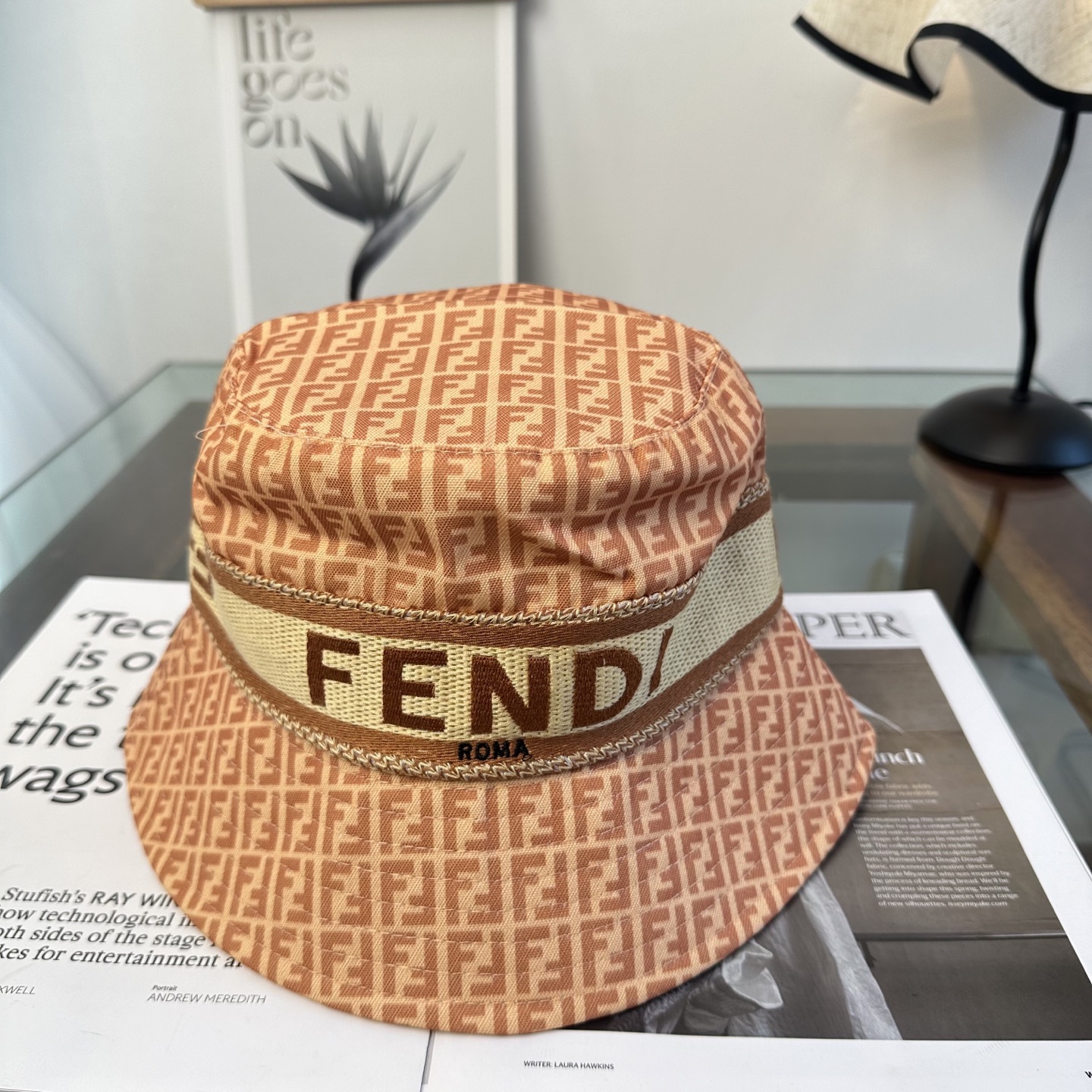 FEND芬迪 原单渔夫帽 专柜热卖款 轻盈透气。完美版型，对格精准无误，原厂品质，独家实物拍摄，男女适用