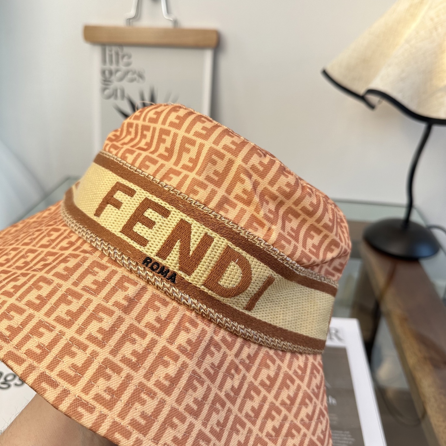 FEND芬迪 原单渔夫帽 专柜热卖款 轻盈透气。完美版型，对格精准无误，原厂品质，独家实物拍摄，男女适用