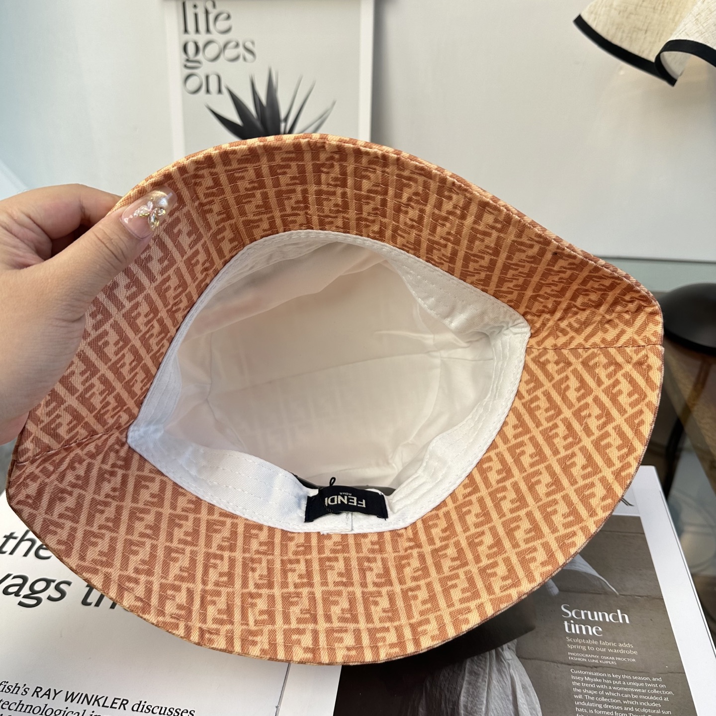 FEND芬迪 原单渔夫帽 专柜热卖款 轻盈透气。完美版型，对格精准无误，原厂品质，独家实物拍摄，男女适用