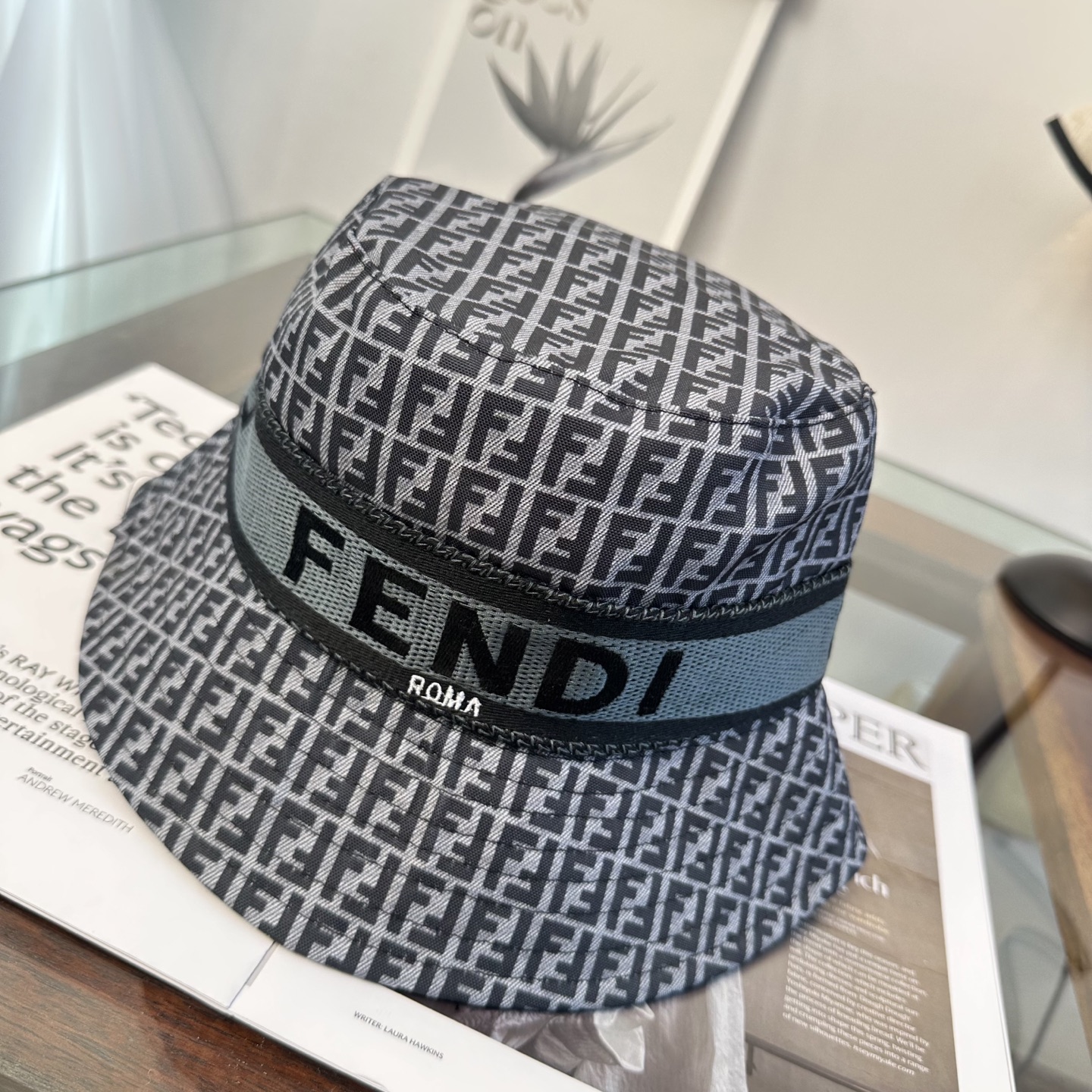 FEND芬迪 原单渔夫帽 专柜热卖款 轻盈透气。完美版型，对格精准无误，原厂品质，独家实物拍摄，男女适用