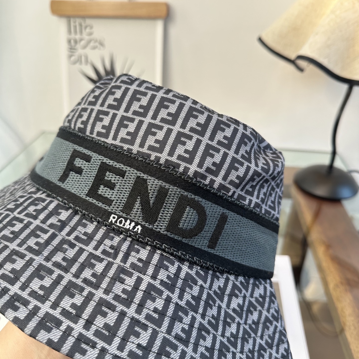 FEND芬迪 原单渔夫帽 专柜热卖款 轻盈透气。完美版型，对格精准无误，原厂品质，独家实物拍摄，男女适用