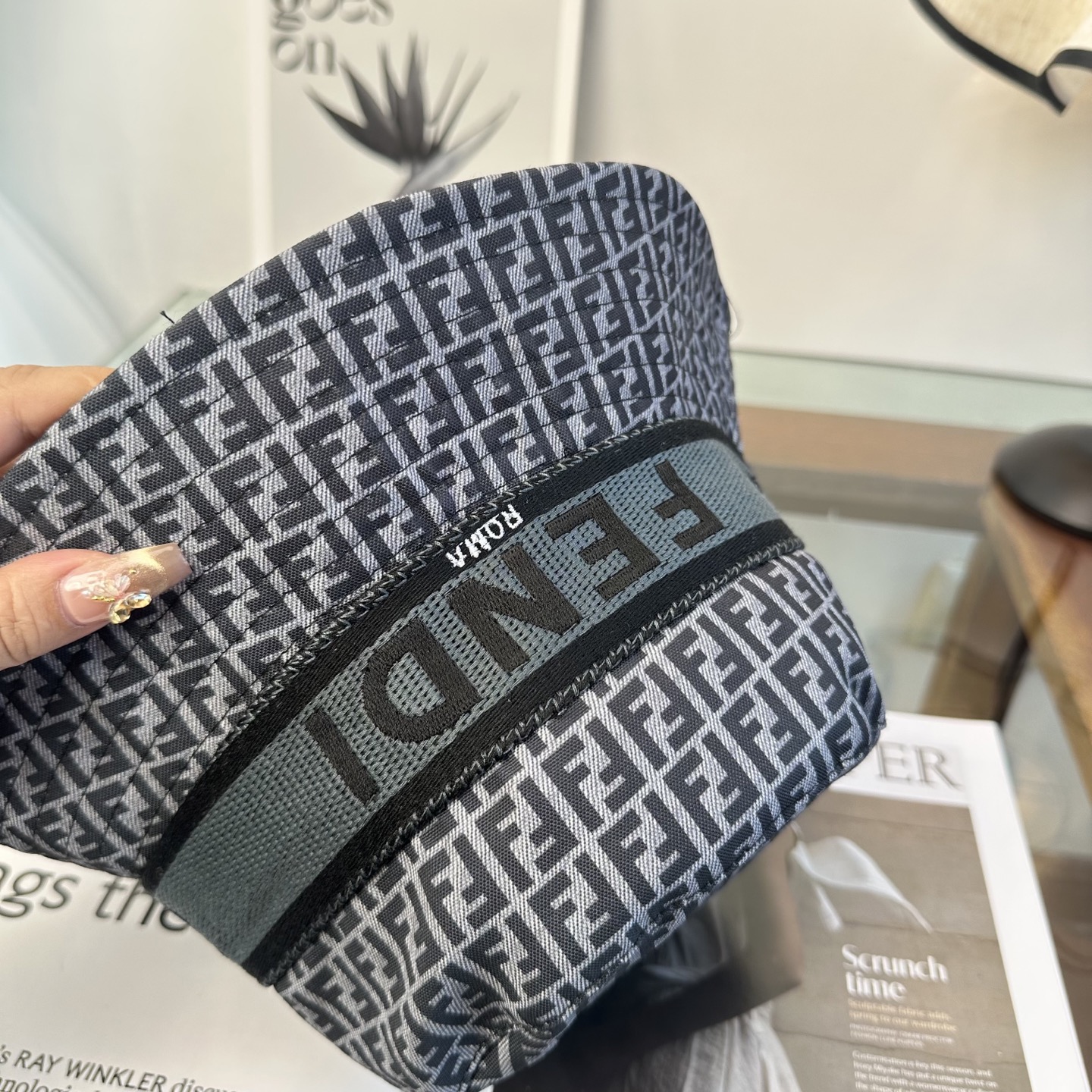 FEND芬迪 原单渔夫帽 专柜热卖款 轻盈透气。完美版型，对格精准无误，原厂品质，独家实物拍摄，男女适用