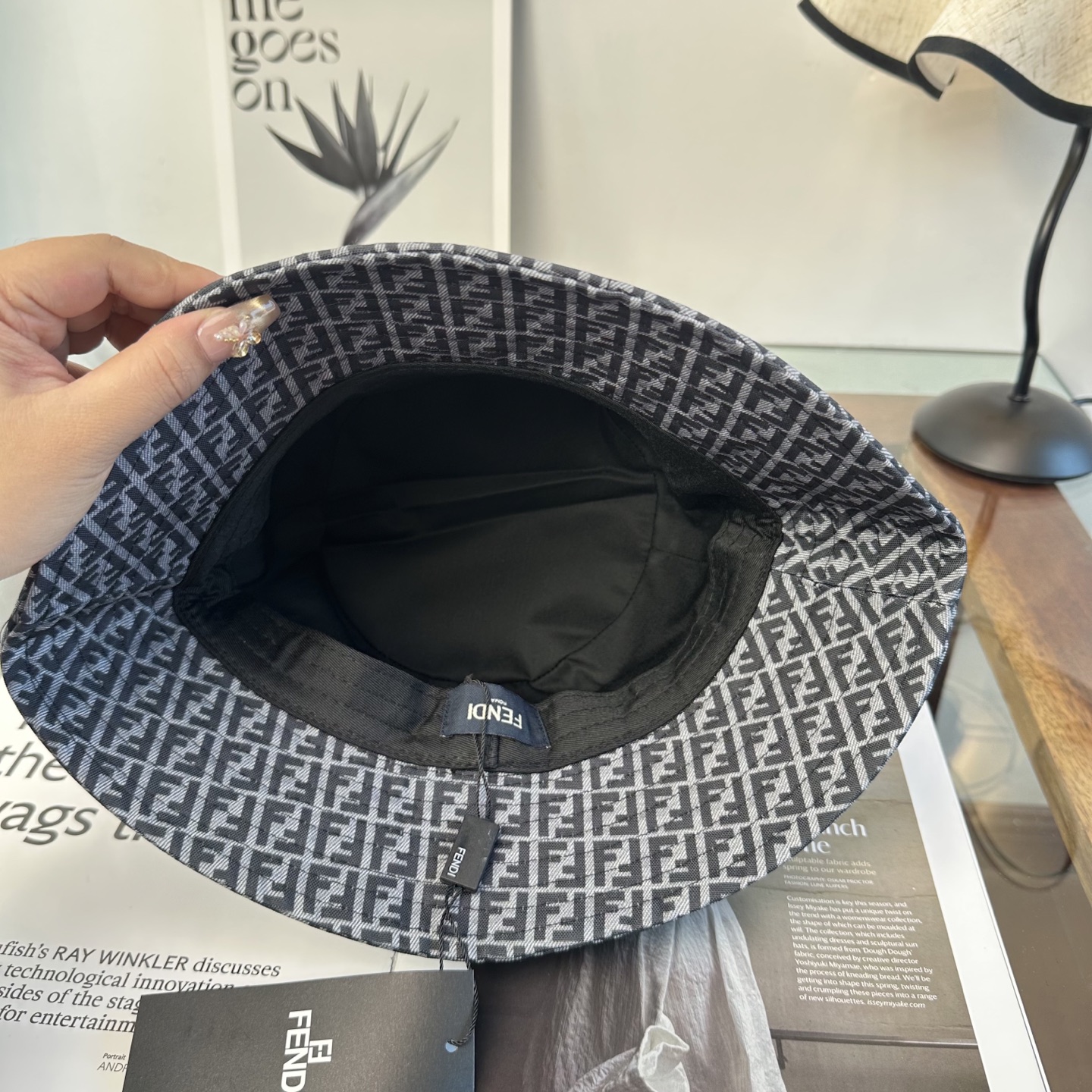 FEND芬迪 原单渔夫帽 专柜热卖款 轻盈透气。完美版型，对格精准无误，原厂品质，独家实物拍摄，男女适用