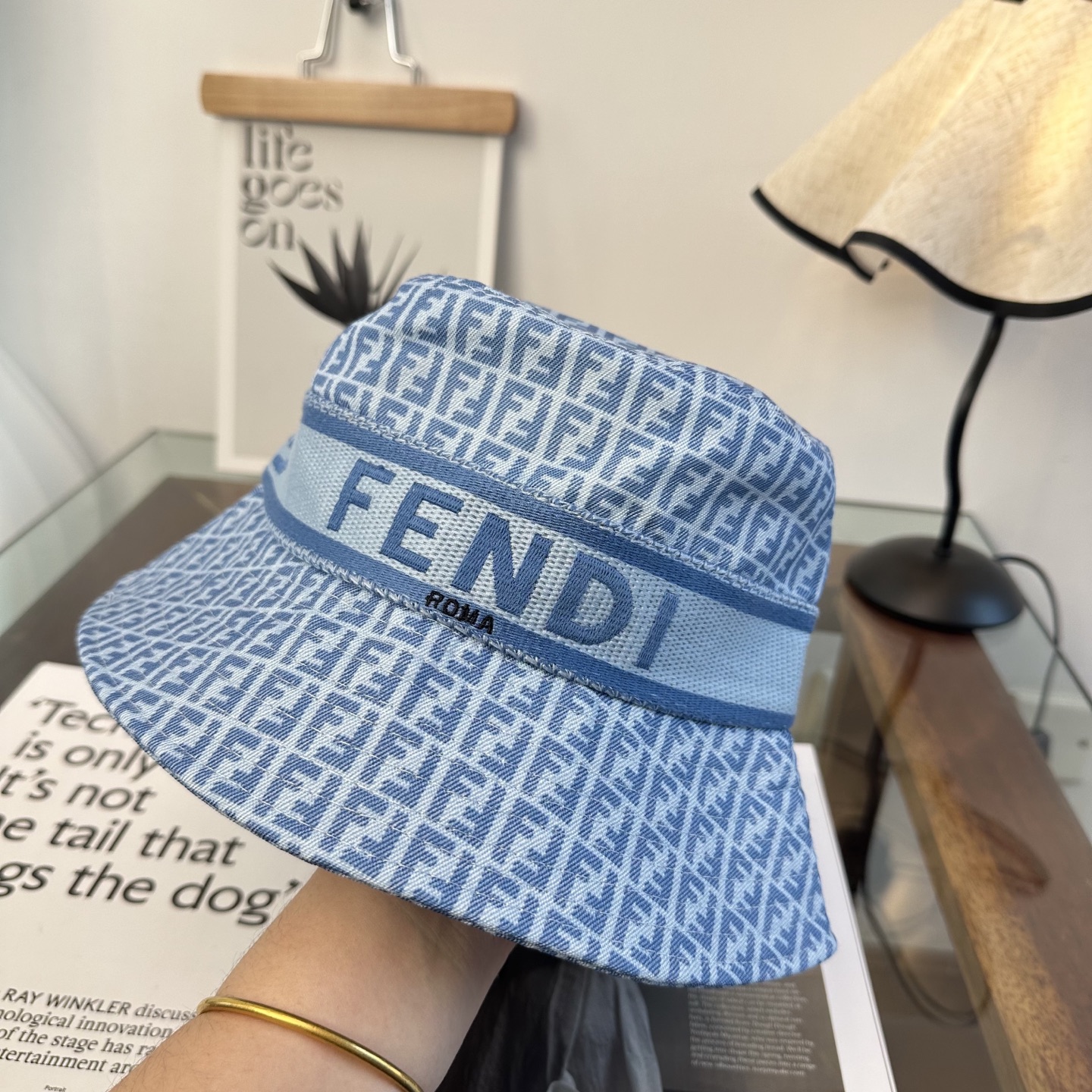 FEND芬迪 原单渔夫帽 专柜热卖款 轻盈透气。完美版型，对格精准无误，原厂品质，独家实物拍摄，男女适用