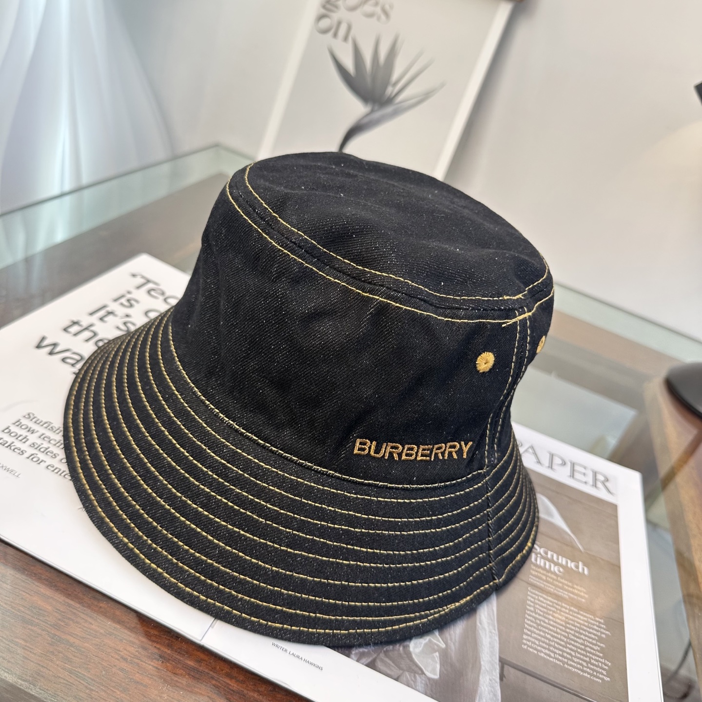 Burberry Burberry（巴宝莉） 渔夫帽 款 轻盈透气。完美版型，对格精准无误， 品质，独家 摄，男女适用