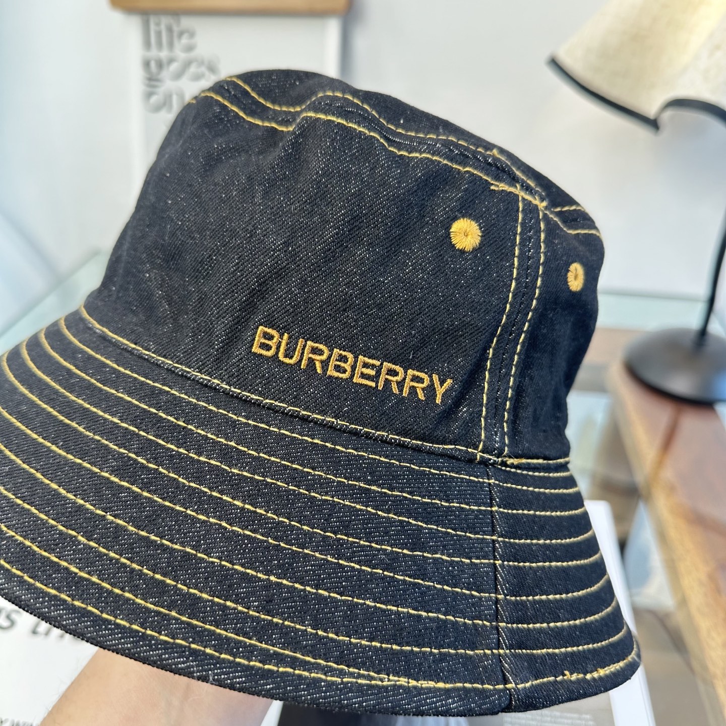 Burberry Burberry（巴宝莉） 渔夫帽 款 轻盈透气。完美版型，对格精准无误， 品质，独家 摄，男女适用