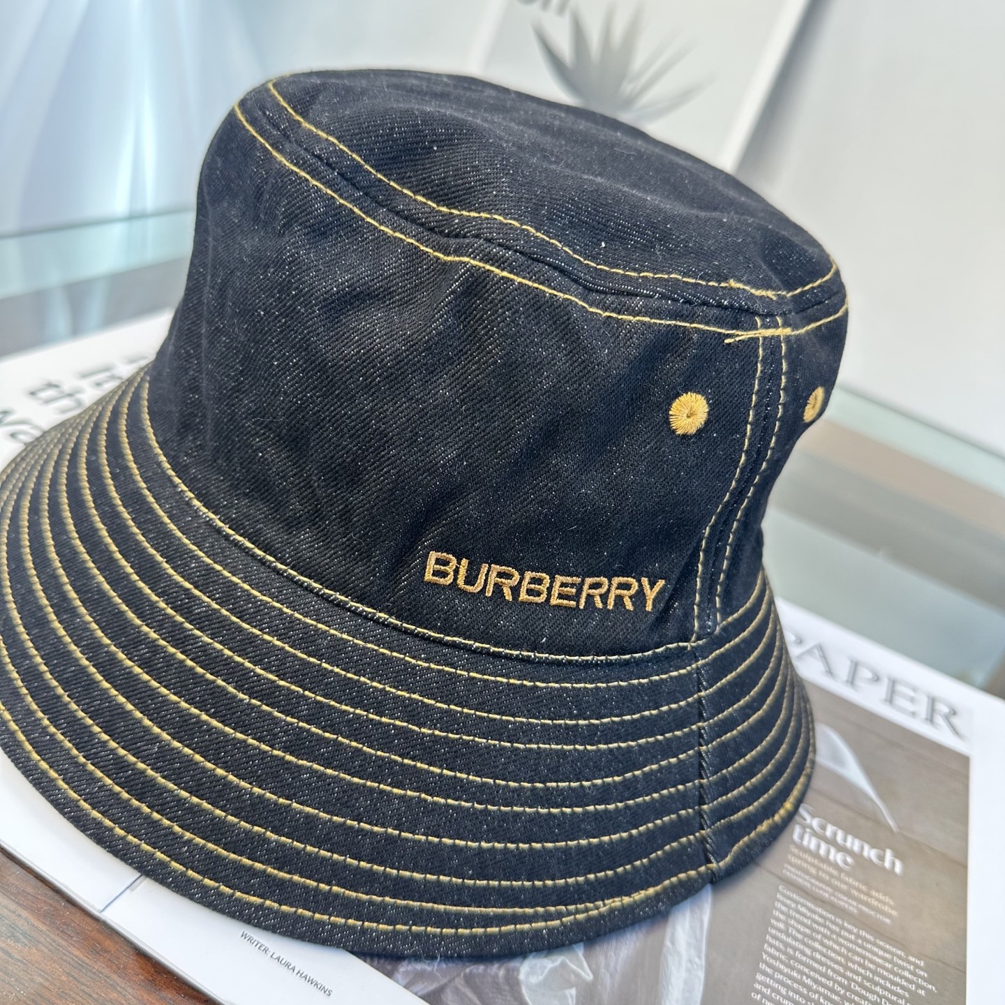 Burberry Burberry（巴宝莉） 渔夫帽 款 轻盈透气。完美版型，对格精准无误， 品质，独家 摄，男女适用