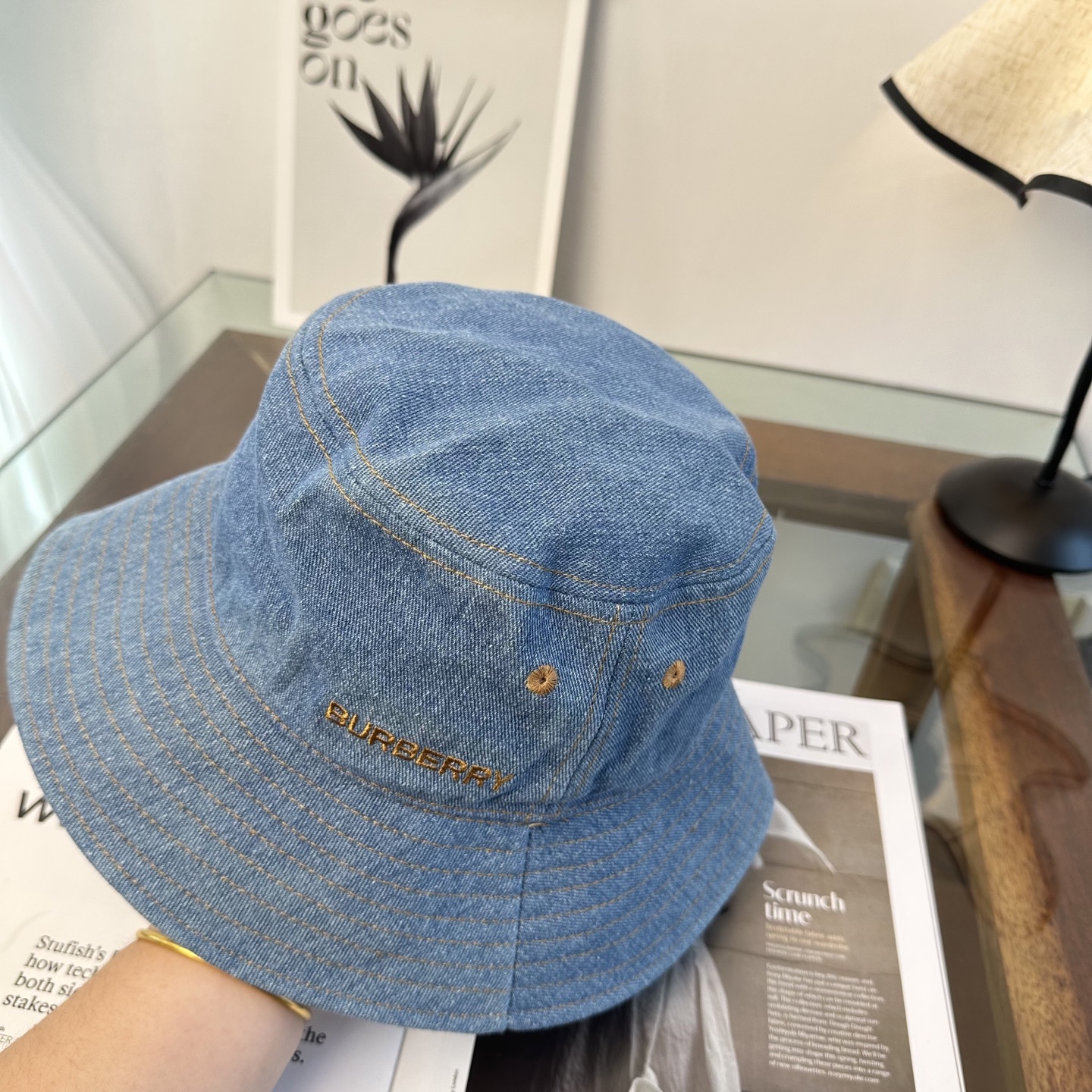 Burberry Burberry（巴宝莉） 渔夫帽 款 轻盈透气。完美版型，对格精准无误， 品质，独家 摄，男女适用