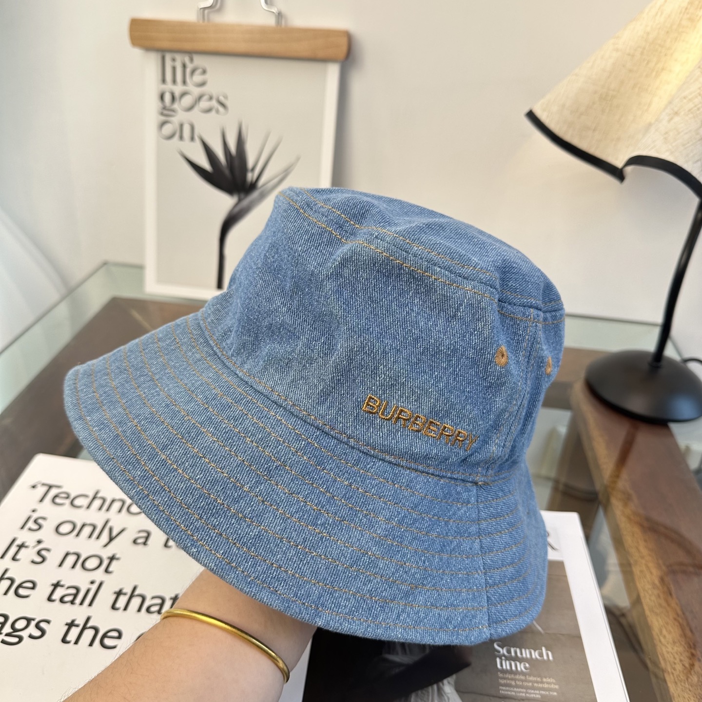 Burberry Burberry（巴宝莉） 渔夫帽 款 轻盈透气。完美版型，对格精准无误， 品质，独家 摄，男女适用