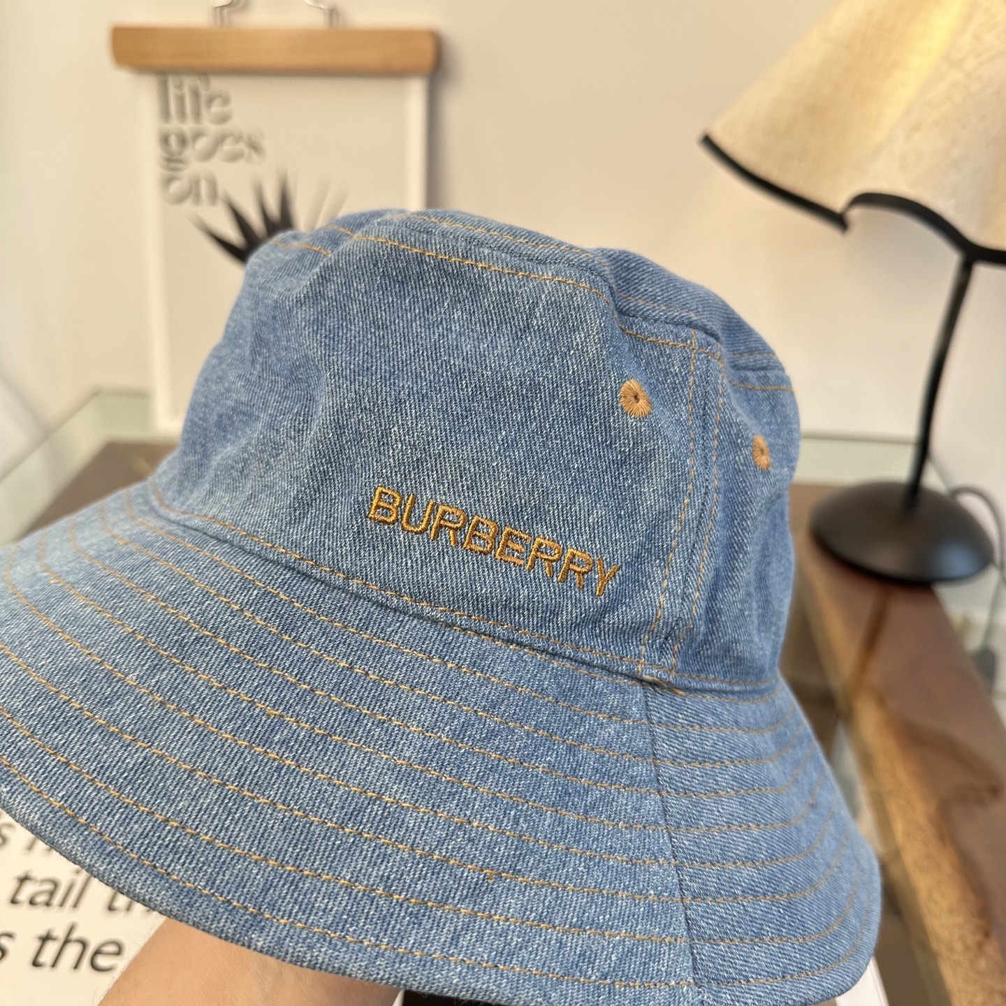 Burberry Burberry（巴宝莉） 渔夫帽 款 轻盈透气。完美版型，对格精准无误， 品质，独家 摄，男女适用