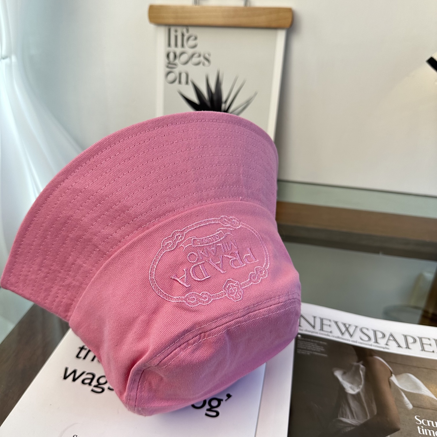 普拉达 Prada 经典渔夫帽，显脸小 大牌款超好搭配，赶紧入手！