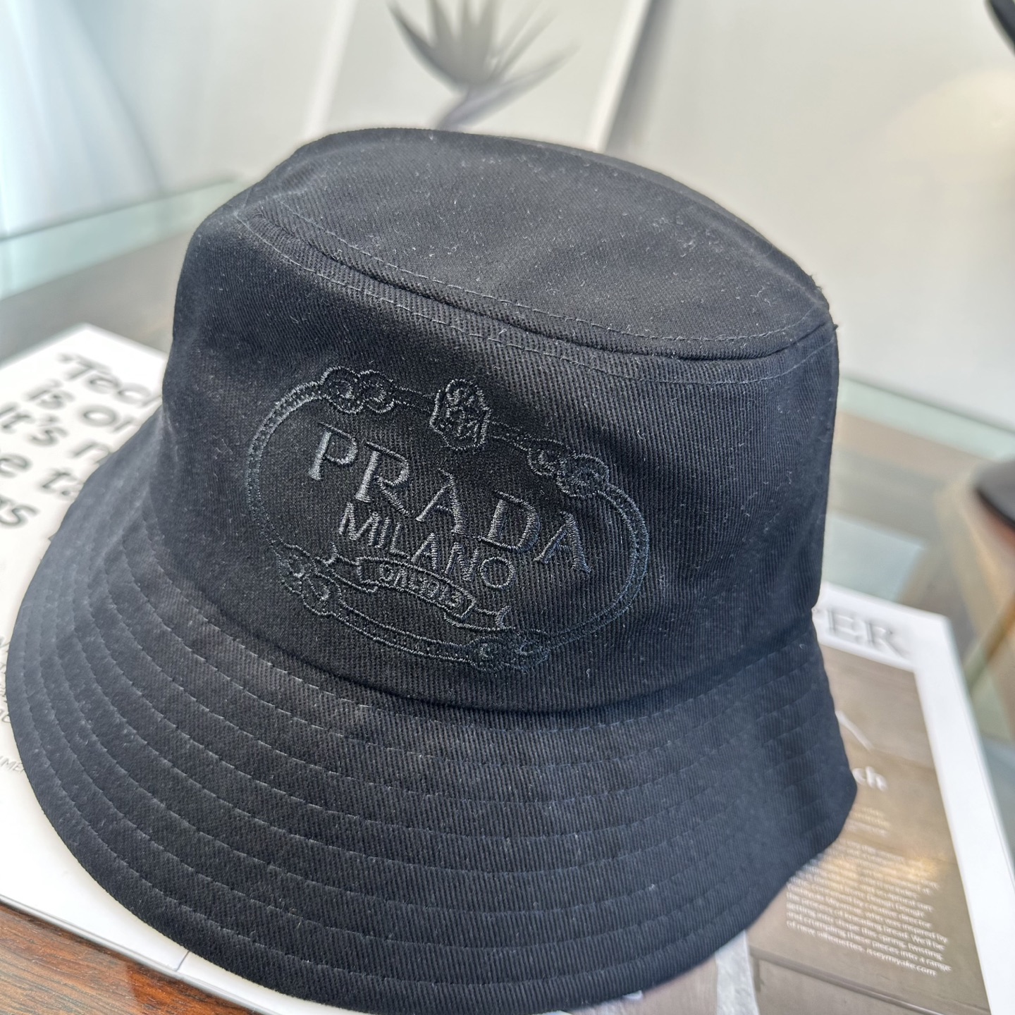 普拉达 Prada 经典渔夫帽，显脸小 大牌款超好搭配，赶紧入手！