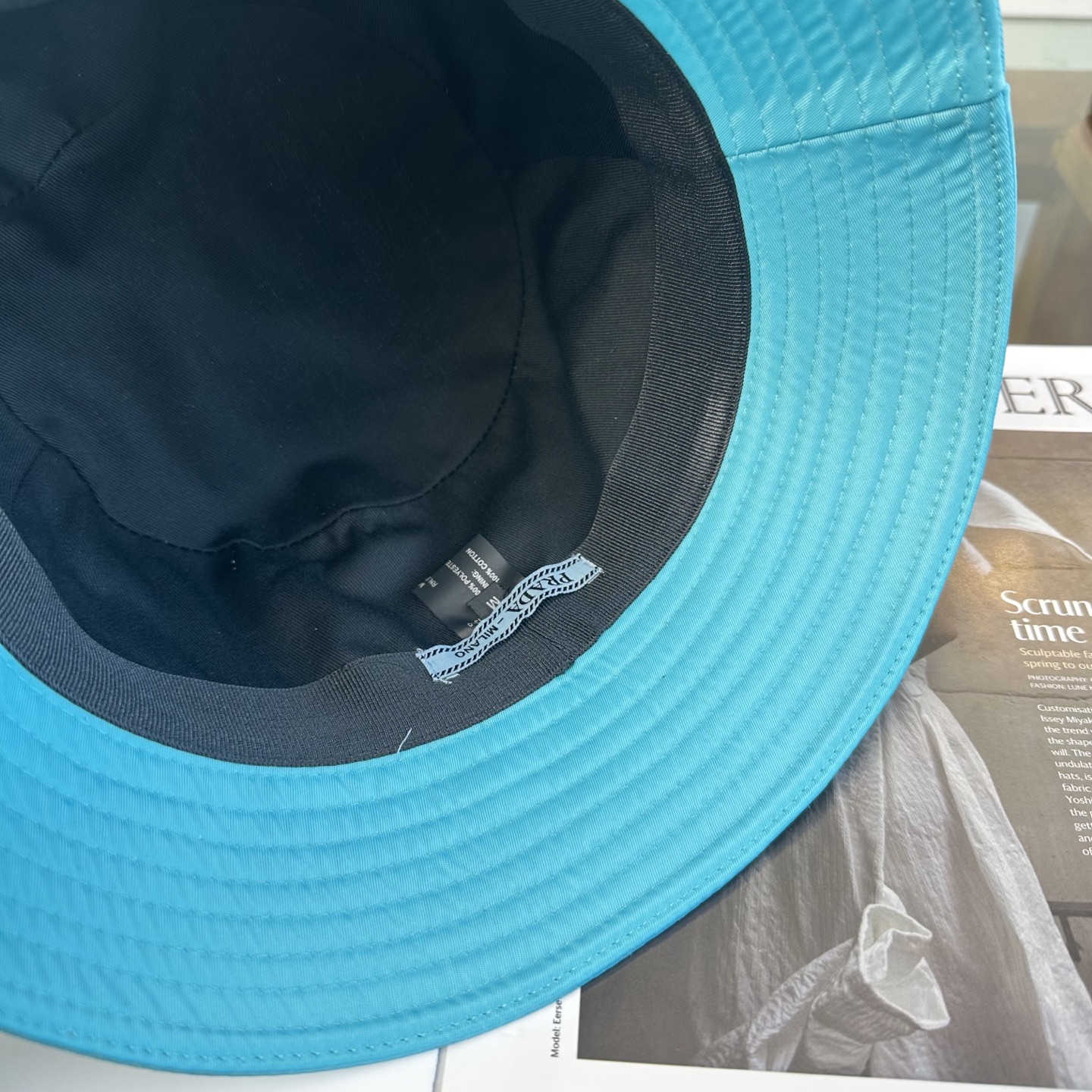 普拉达 Prada 经典三角标渔夫帽，显脸小 大牌款超好搭配，赶紧入手！